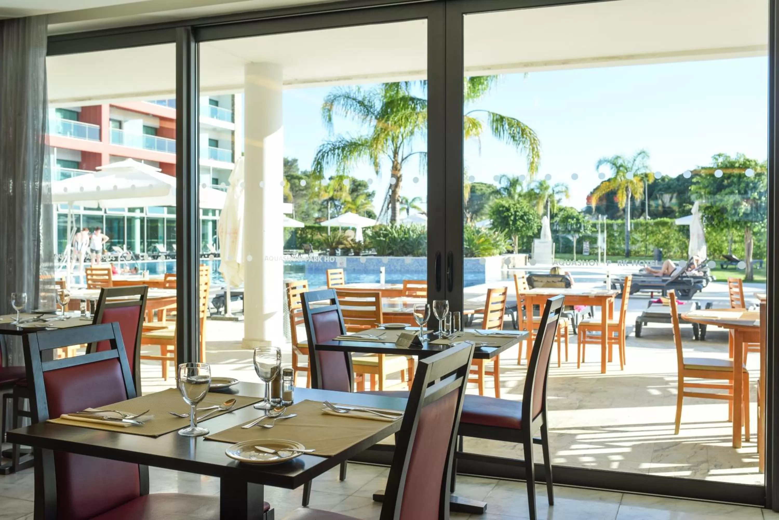 Restaurant/places to eat in Aquashow Park Hotel