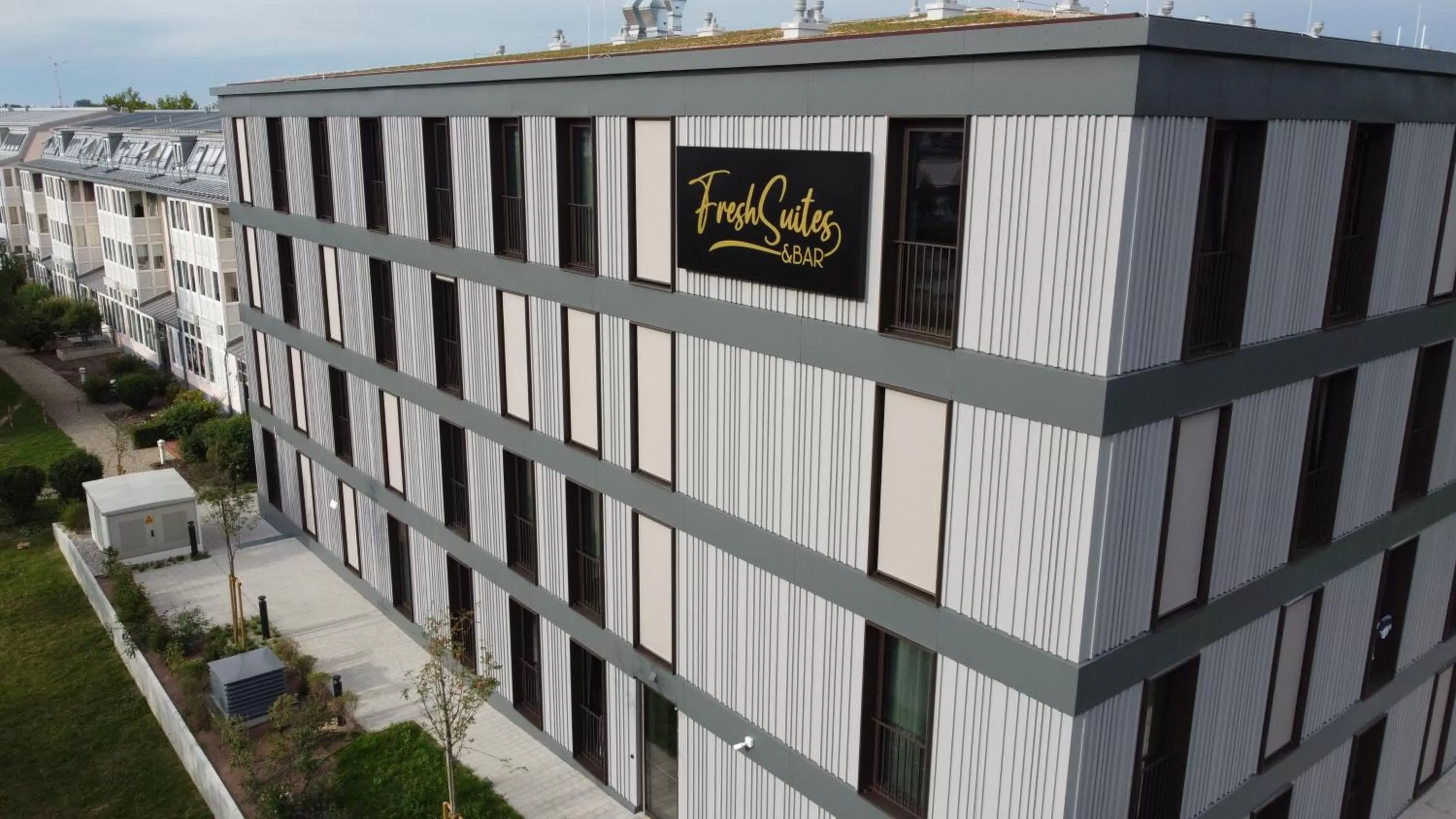 Property building in FreshSuites & Bar