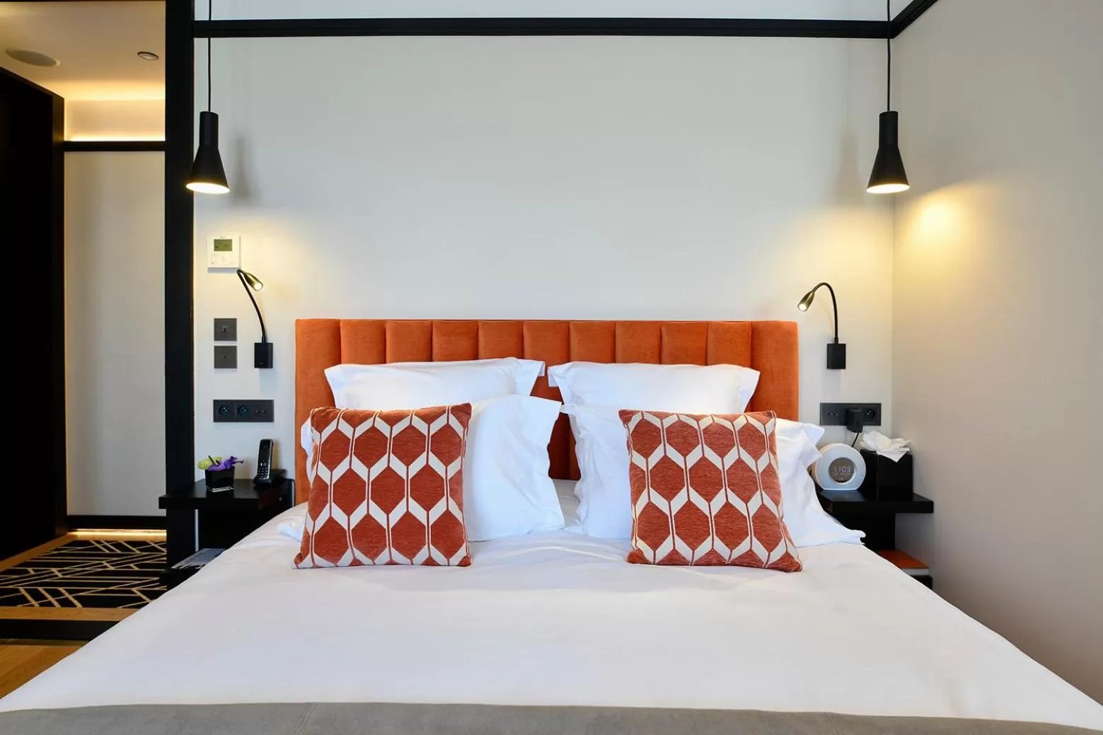 Shower, Bed in Hôtel Restaurant le Touring - Teritoria