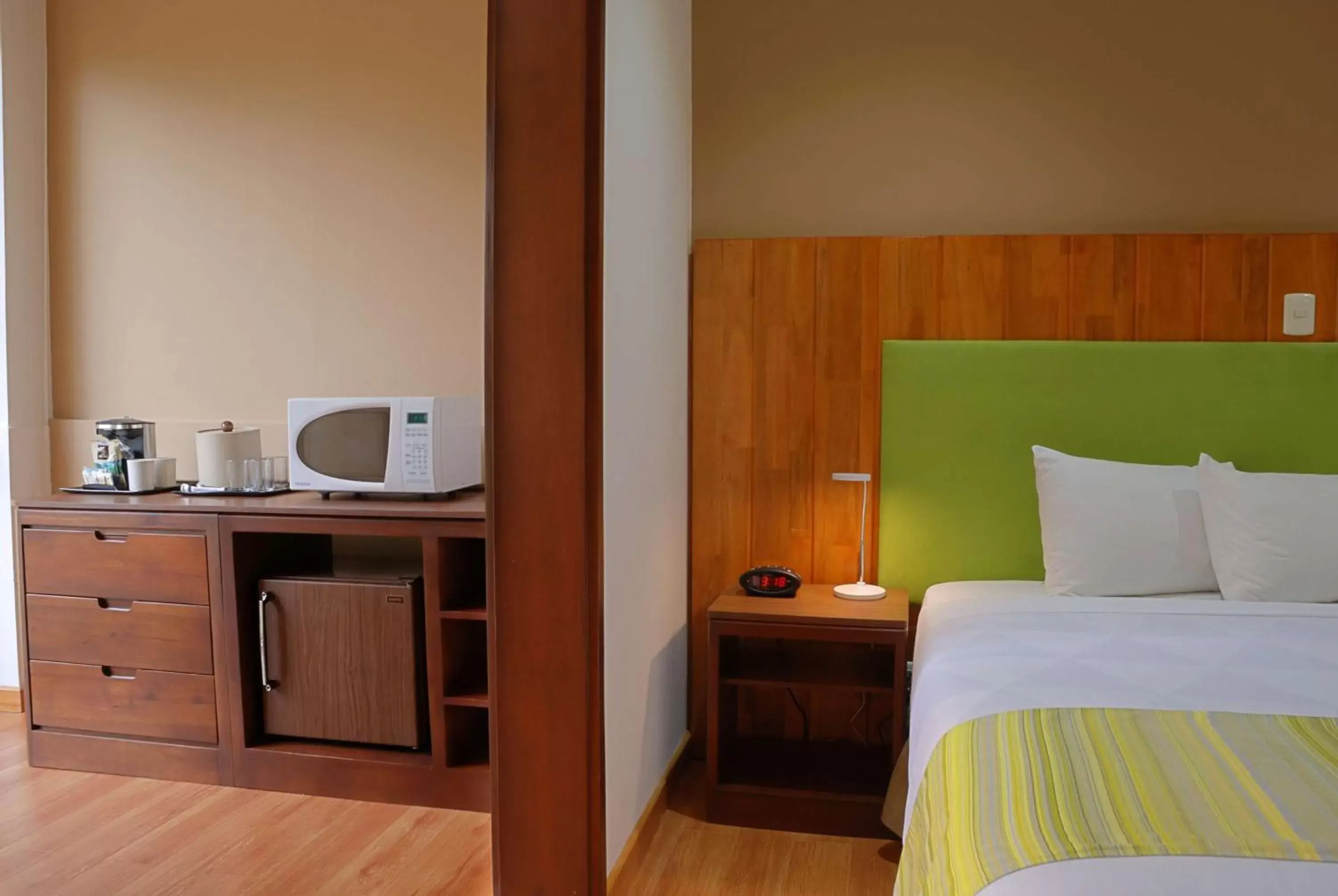 Photo of the whole room, Bed in Country Inn & Suites by Radisson, San Jose Aeropuerto, Costa Rica