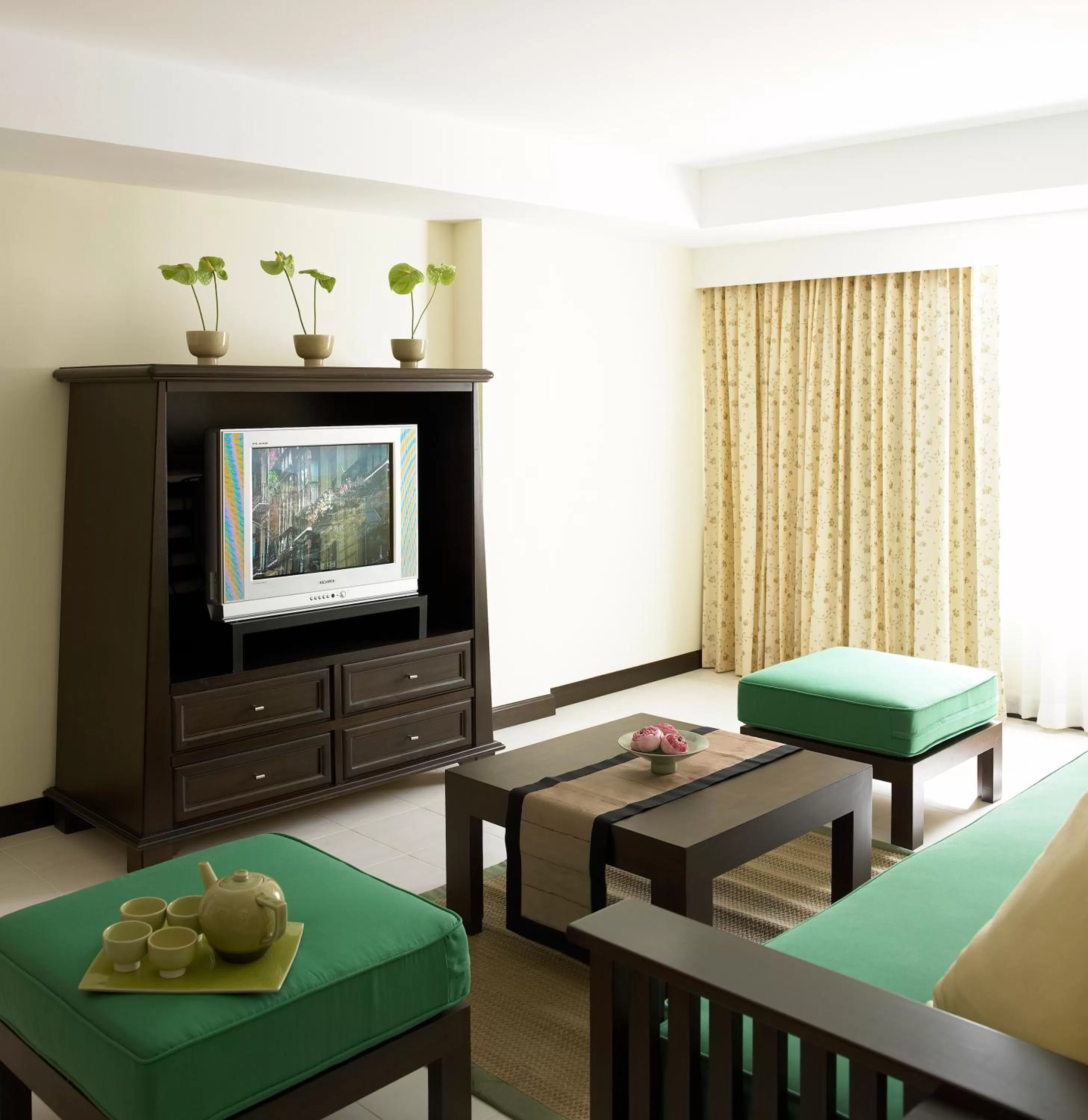 Living room, Bed in Veranda Lodge