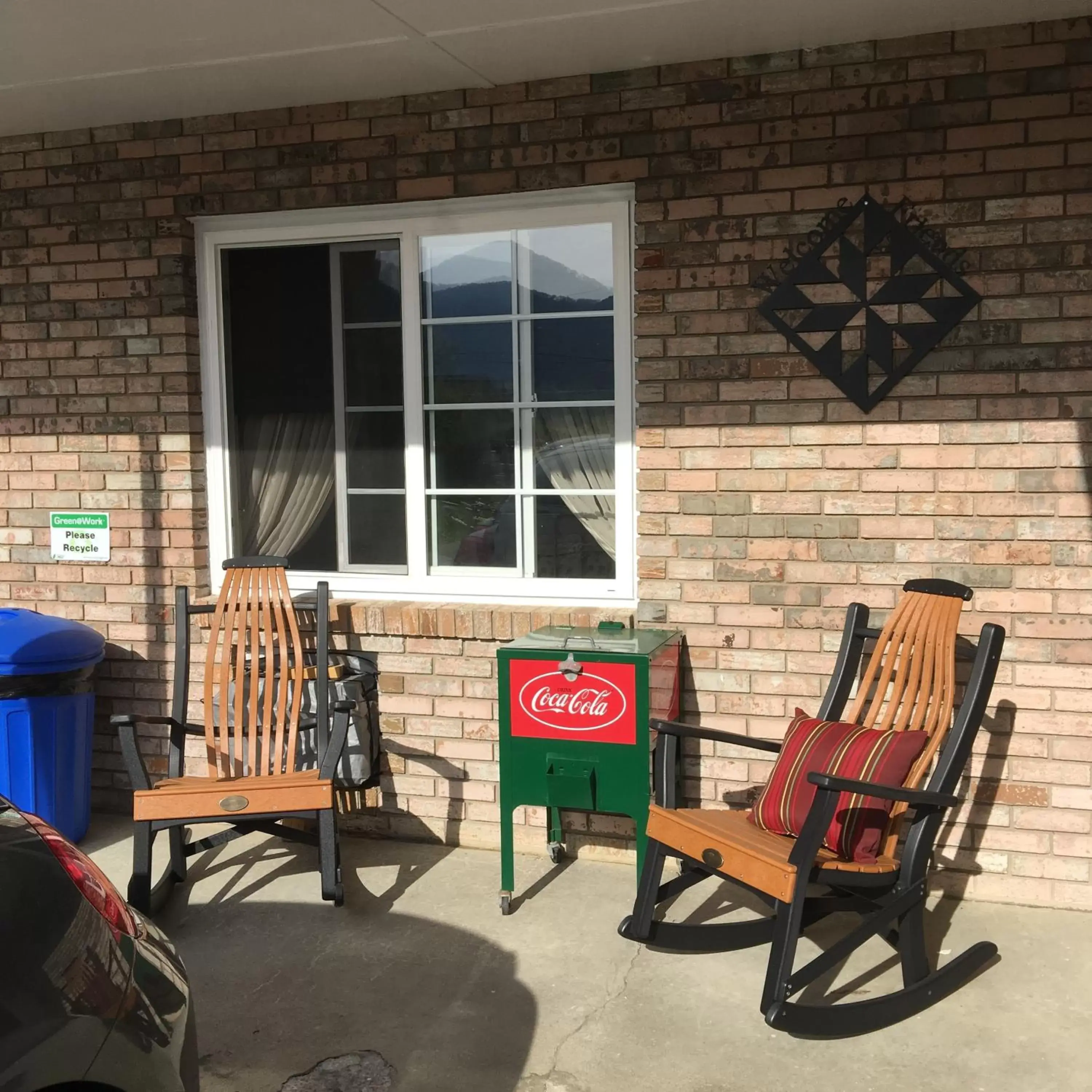 Patio in Cardinal Inn