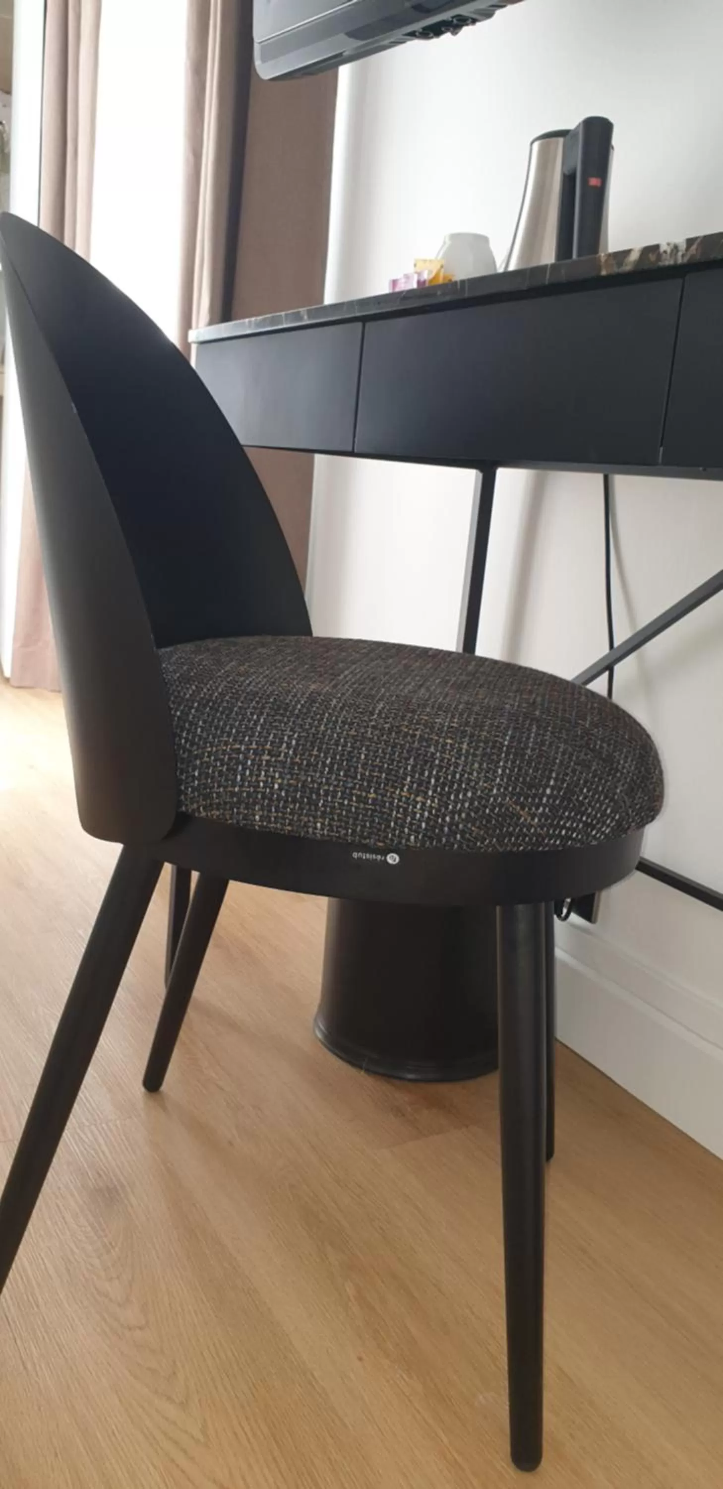 Decorative detail in Acacias Etoile