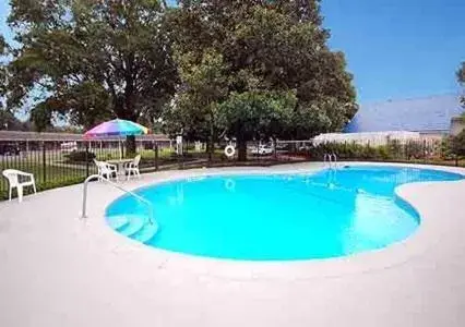 Swimming Pool in Ambassador Inn