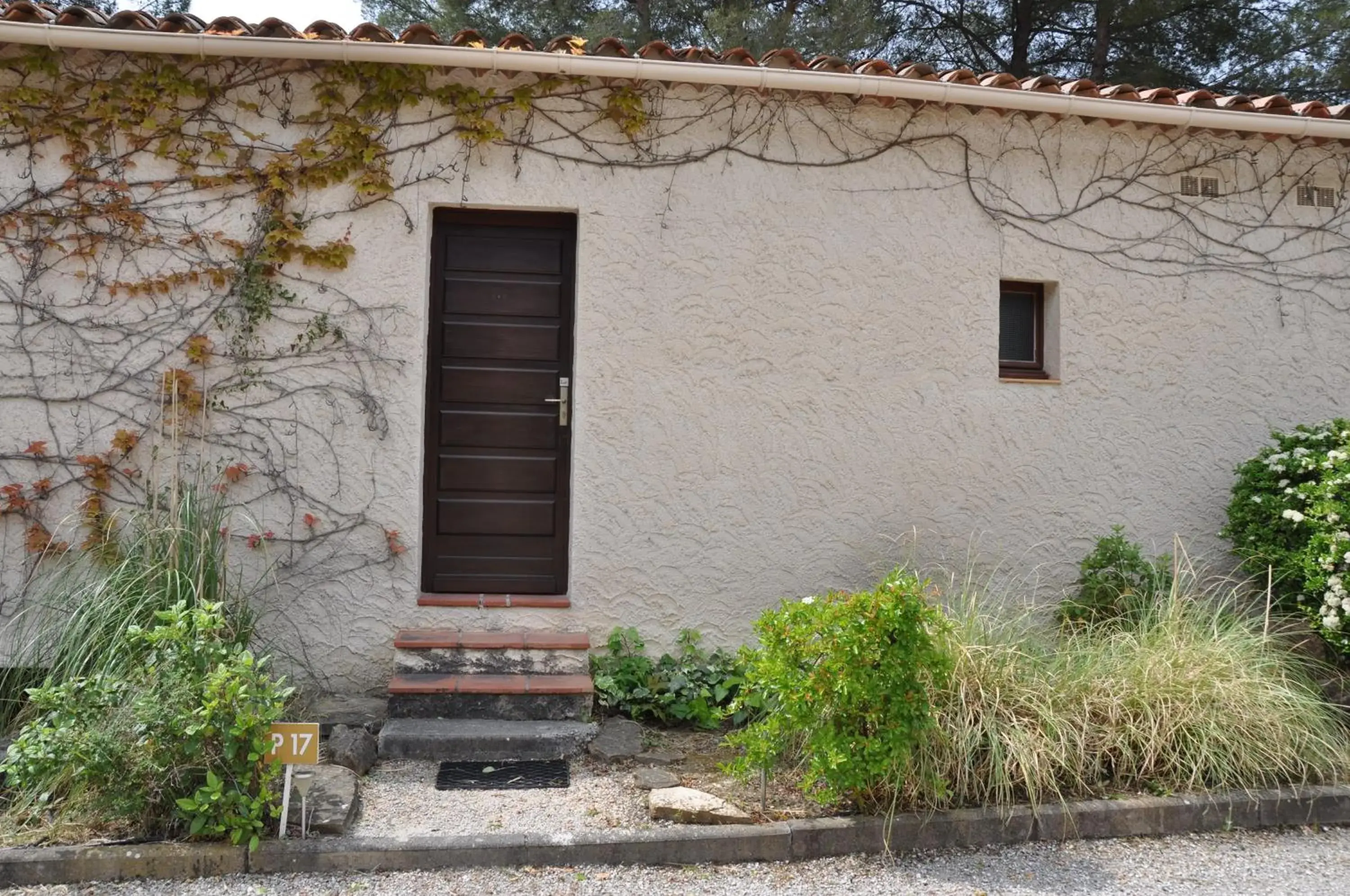 Facade/entrance, Property Building in La Cigalière