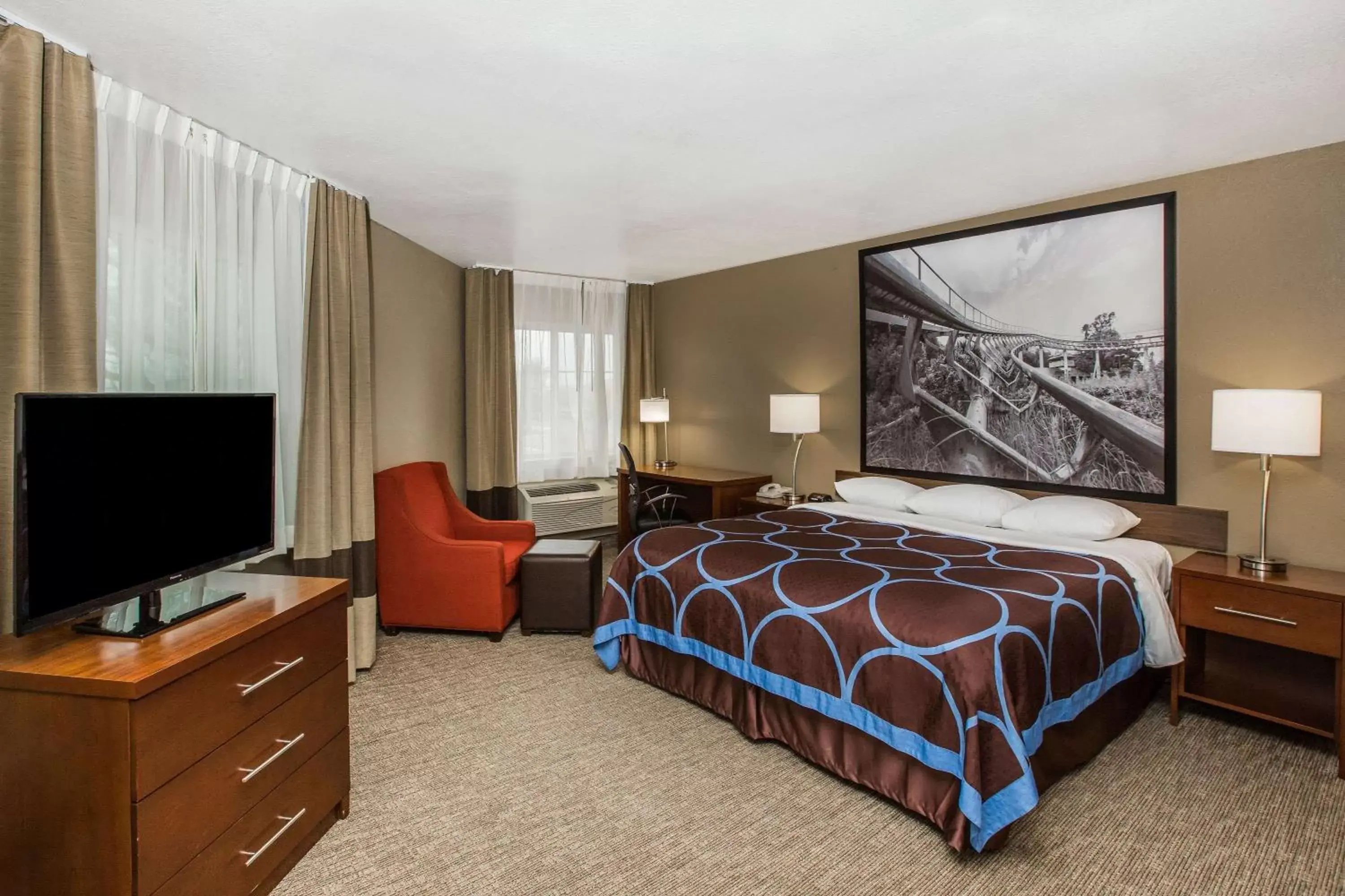 Photo of the whole room, Bed in Super 8 by Wyndham Altoona