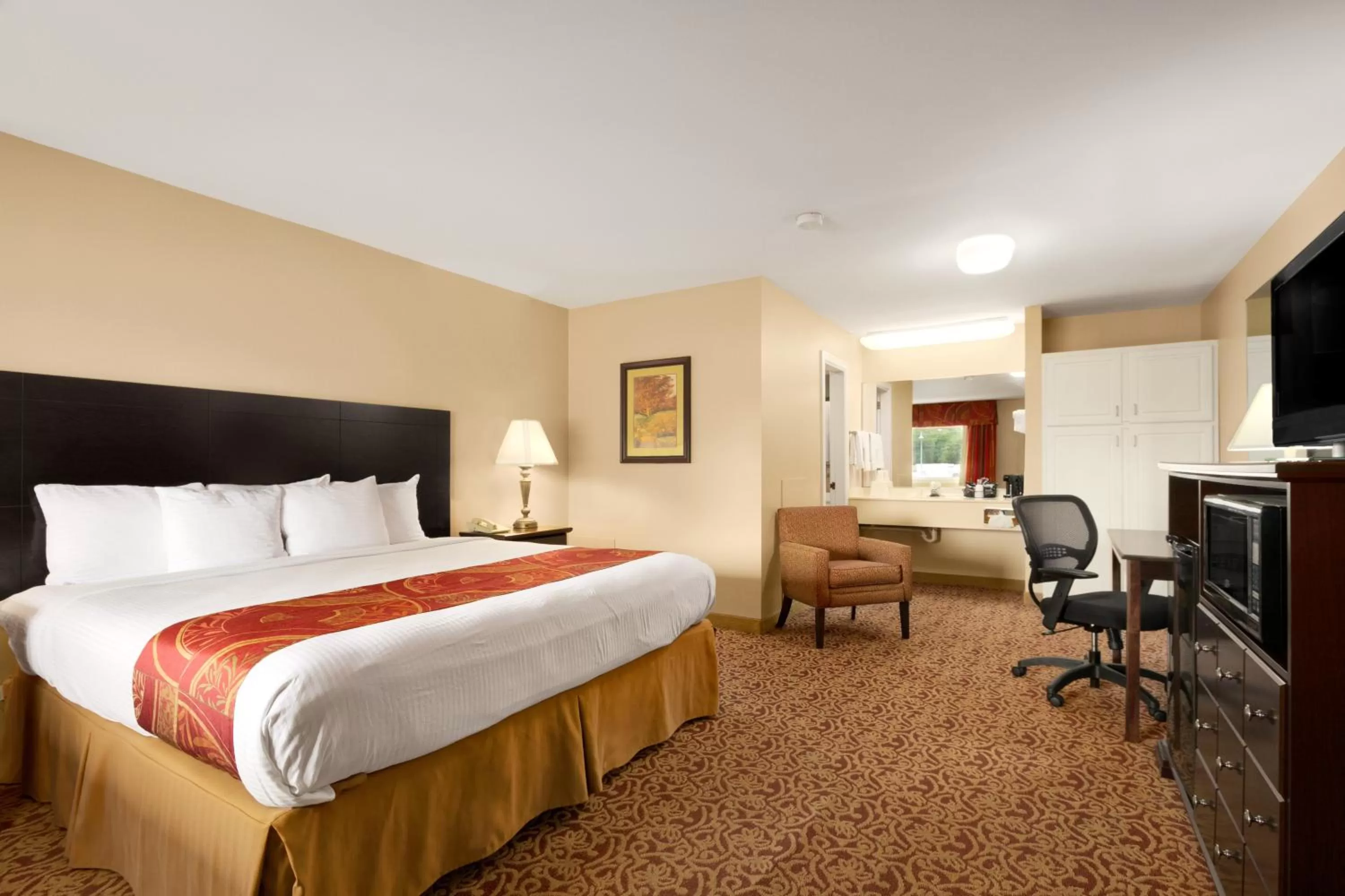 Photo of the whole room, Bed in Days Inn by Wyndham Alexander City