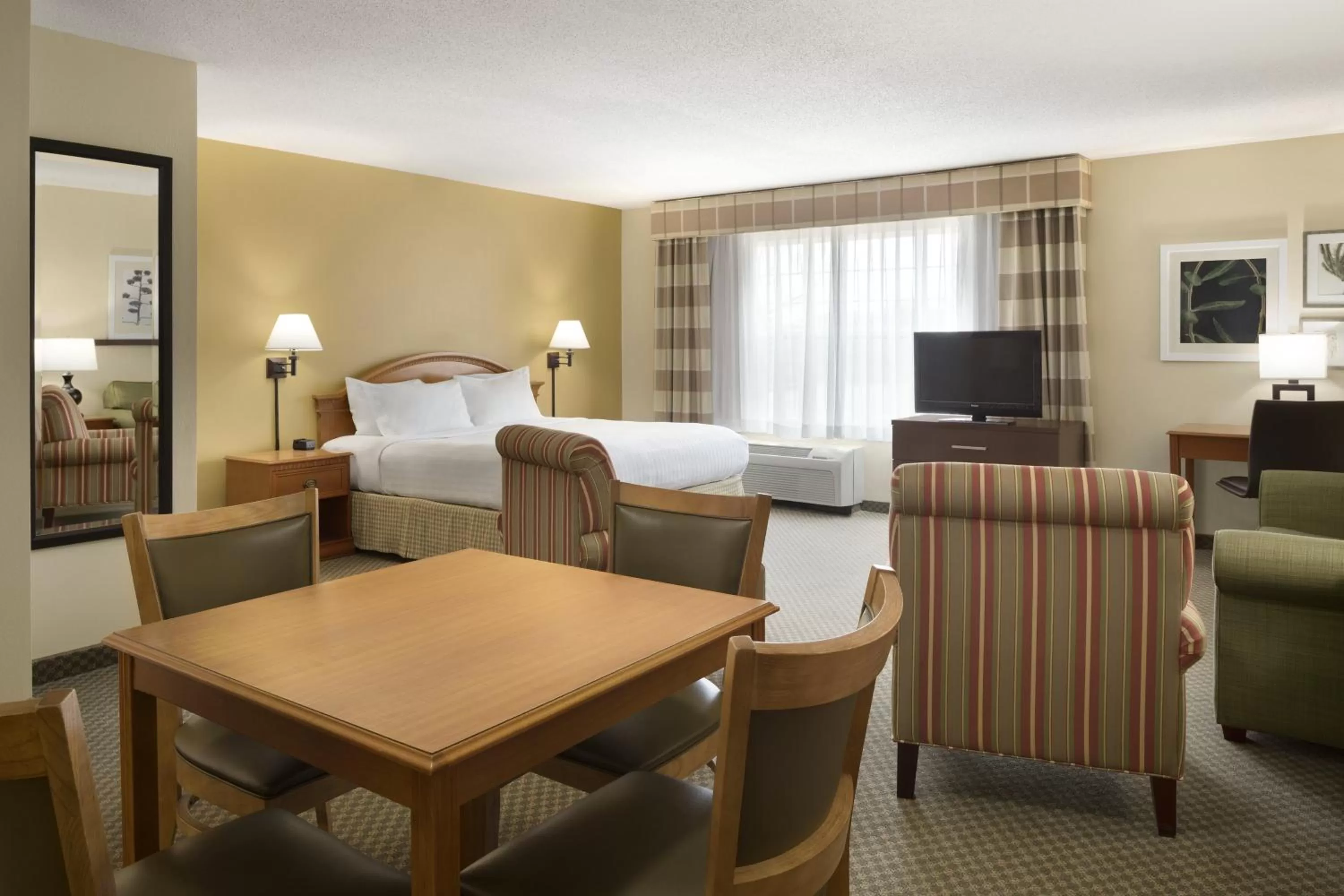 Photo of the whole room, Bed in Country Inn & Suites by Radisson, Grinnell, IA
