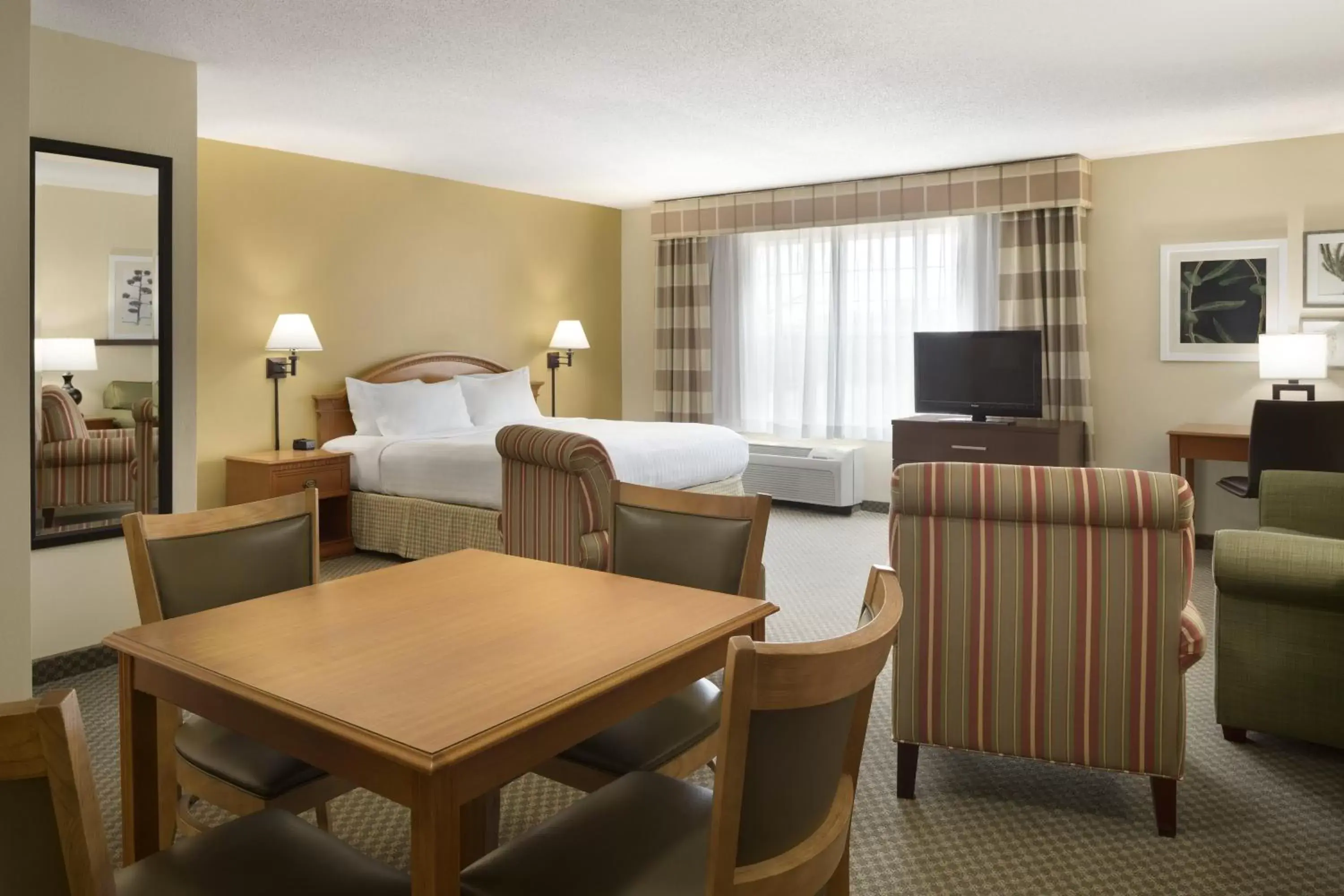 Photo of the whole room in Country Inn & Suites by Radisson, Grinnell, IA