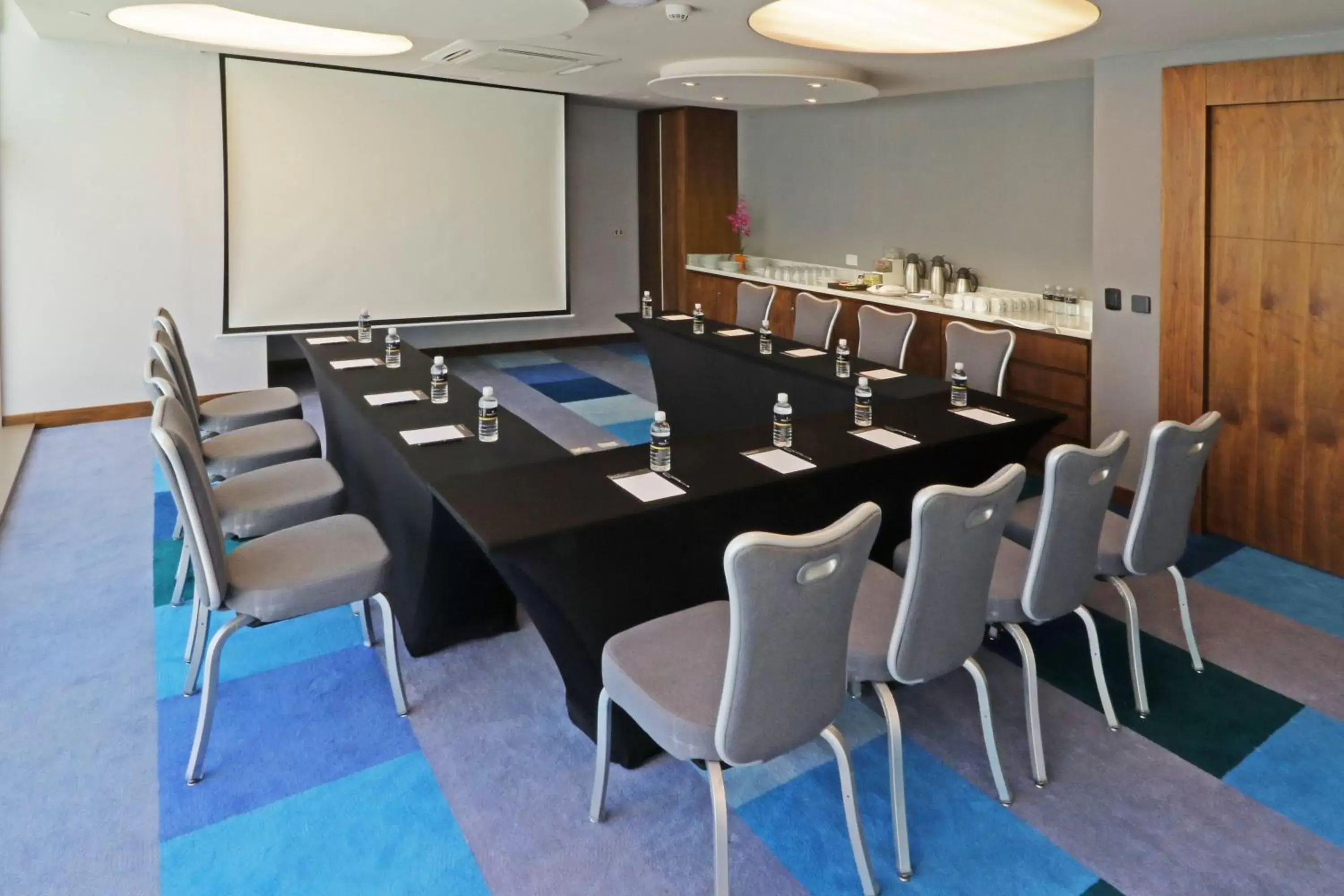 Meeting/conference room in Hotel InterContinental Cartagena, an IHG Hotel