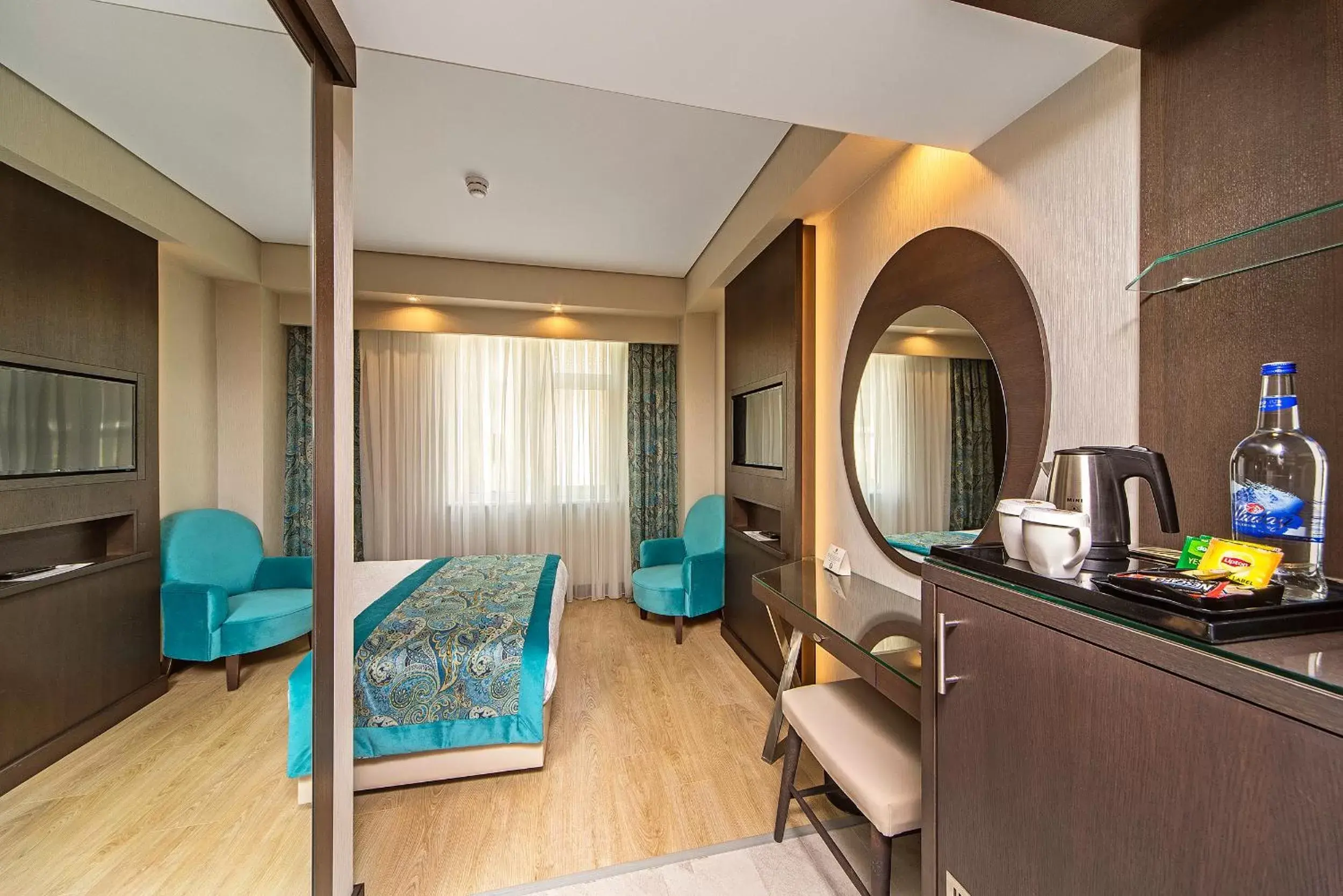 Bedroom, TV/Entertainment Center in Mukarnas Taksim Hotel