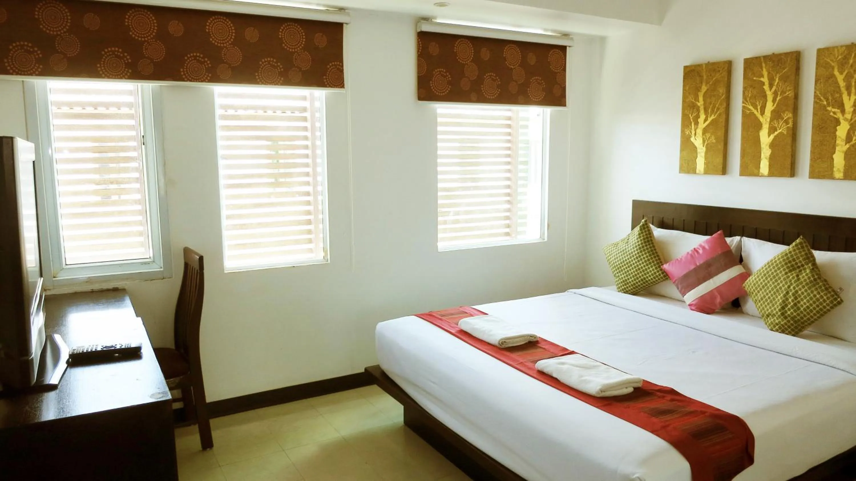 Photo of the whole room, Bed in Queen Boutique Hotel Chaweng