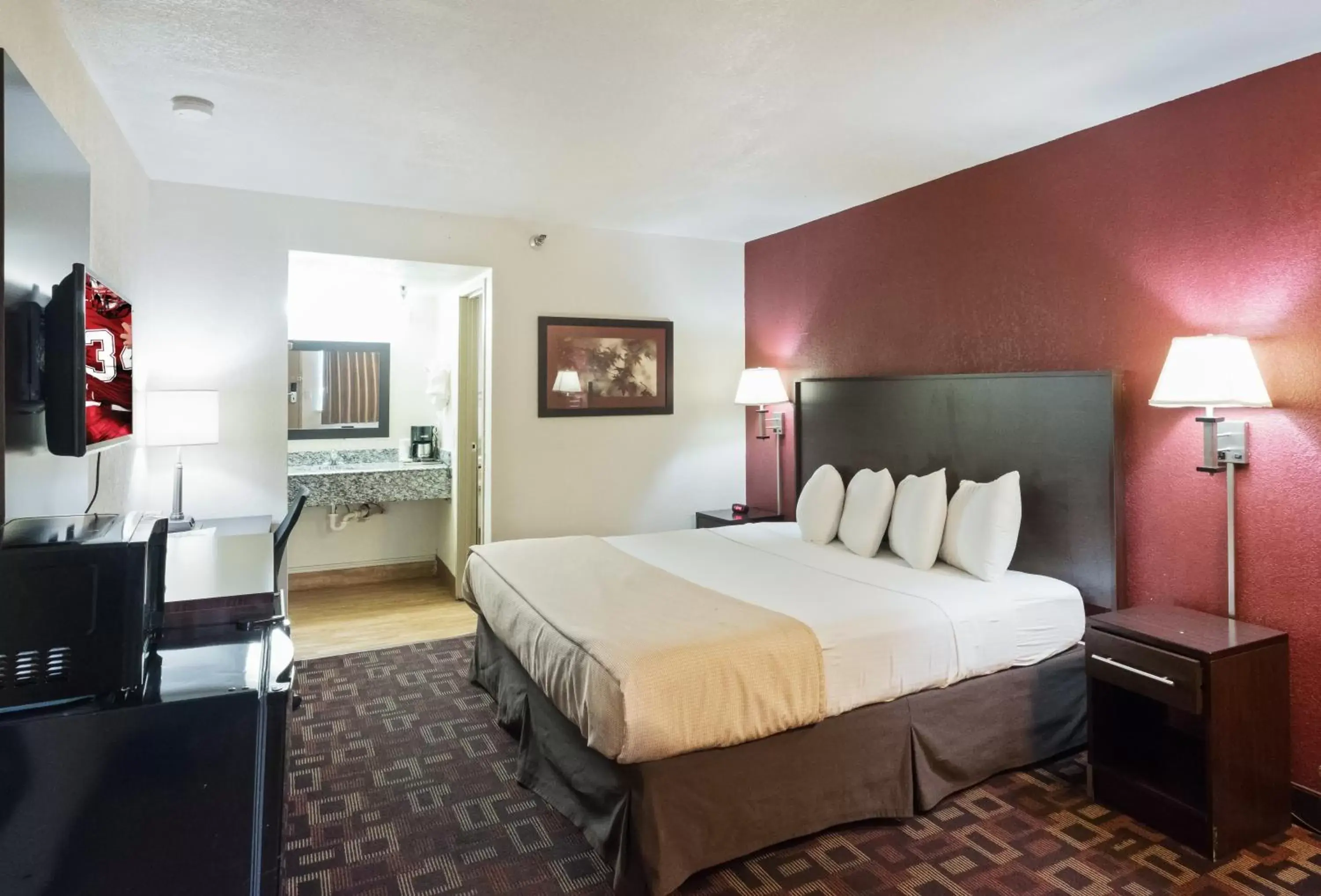 Photo of the whole room, Bed in Red Roof Inn Oklahoma Airport I 40 W Fairgrounds