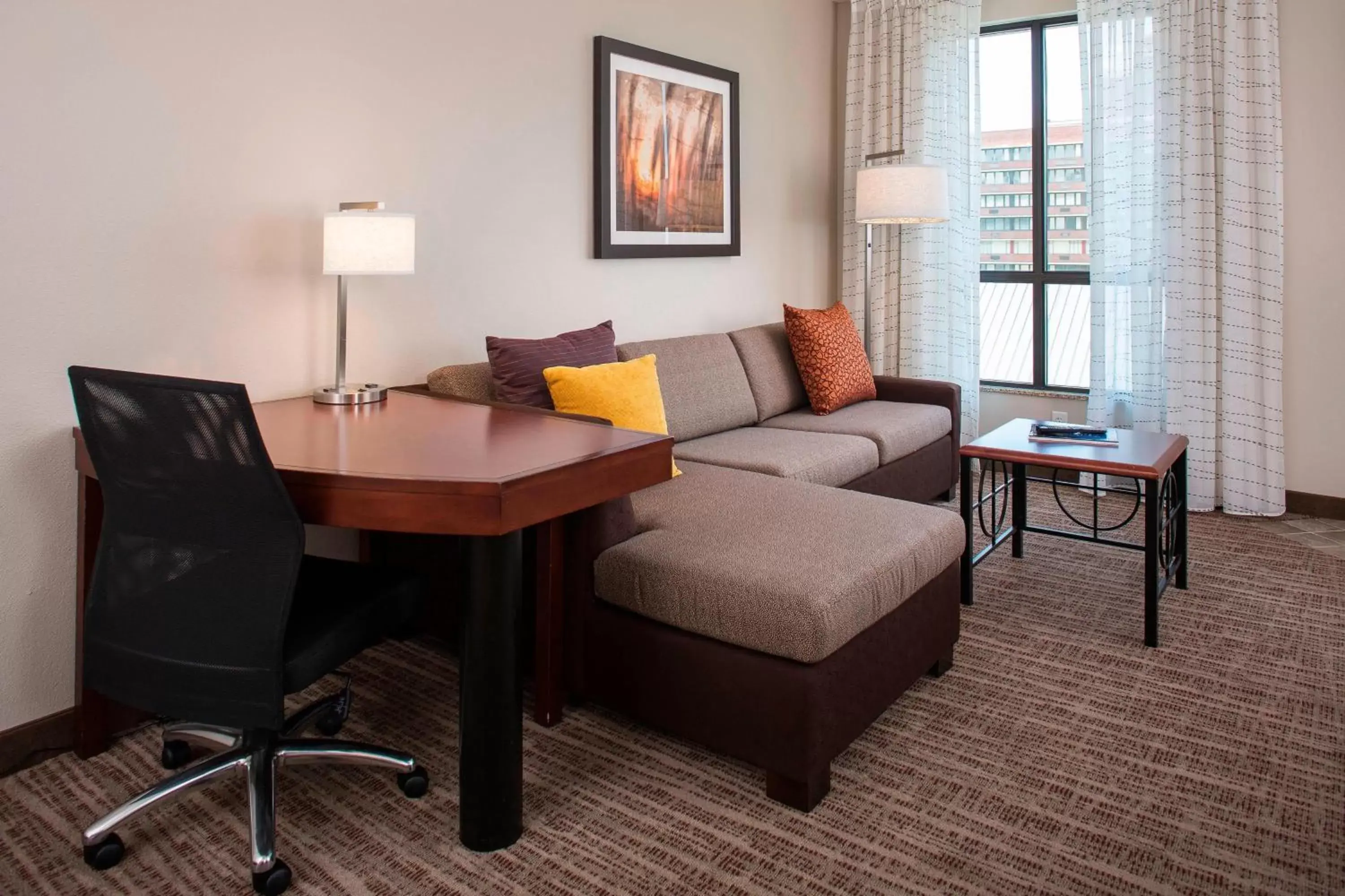 Photo of the whole room, Seating Area in Residence Inn by Marriott Birmingham Downtown UAB