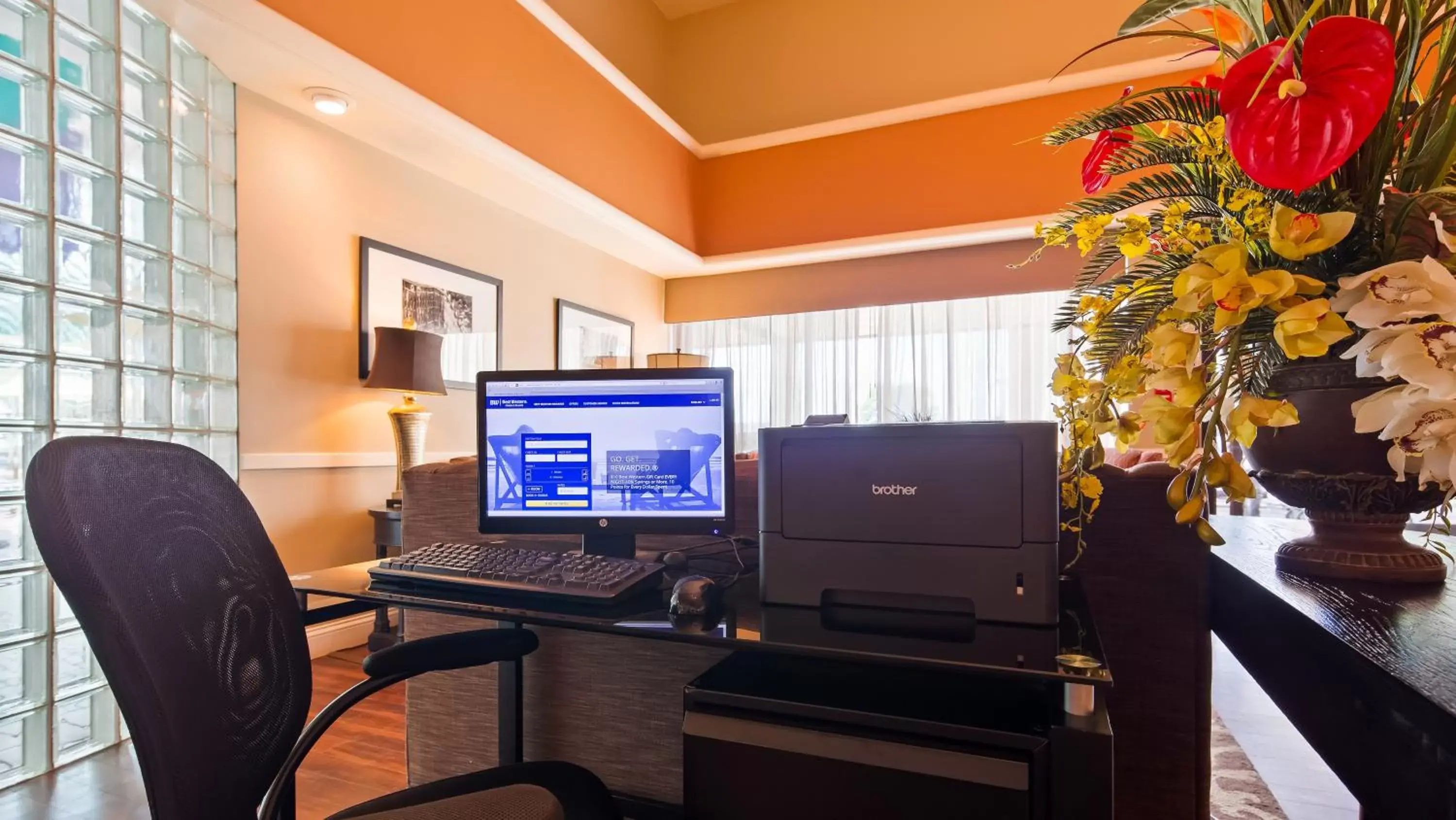 Business Area/Conference Room in Best Western East Towne Suites