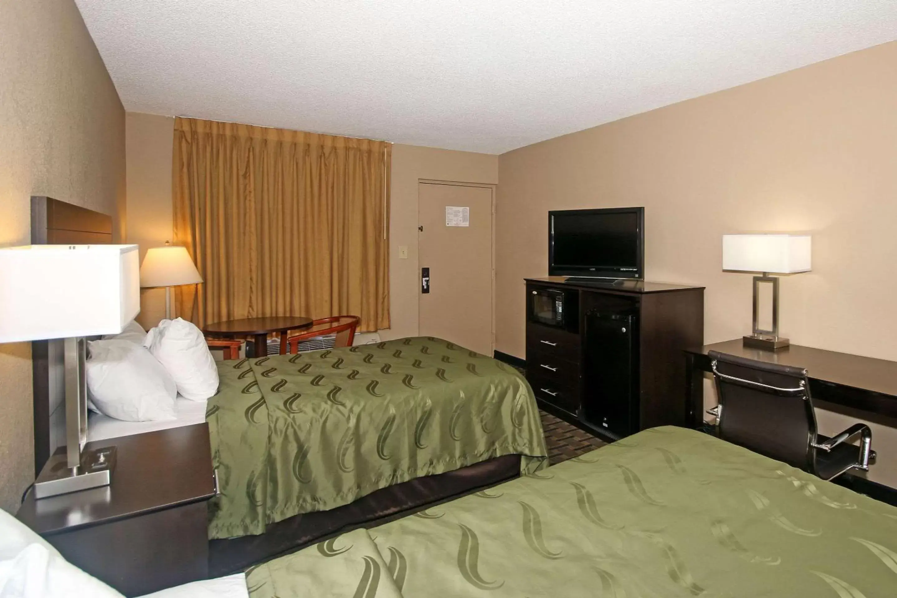 Photo of the whole room, Bed in Quality Inn Clinton - Laurens I-26