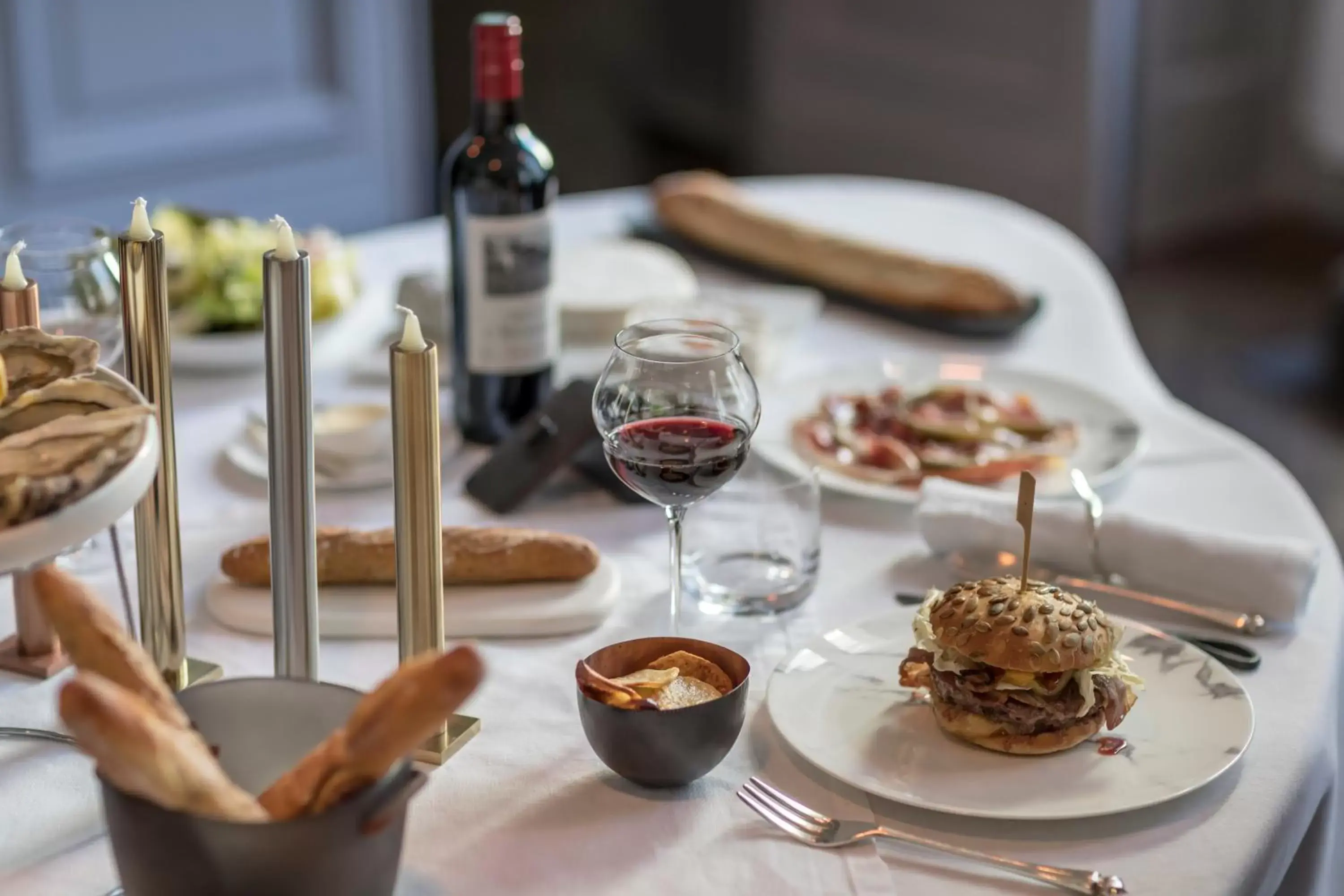 Restaurant/places to eat in Yndo Hôtel Restaurant/places to eat in Yndo Hôtel