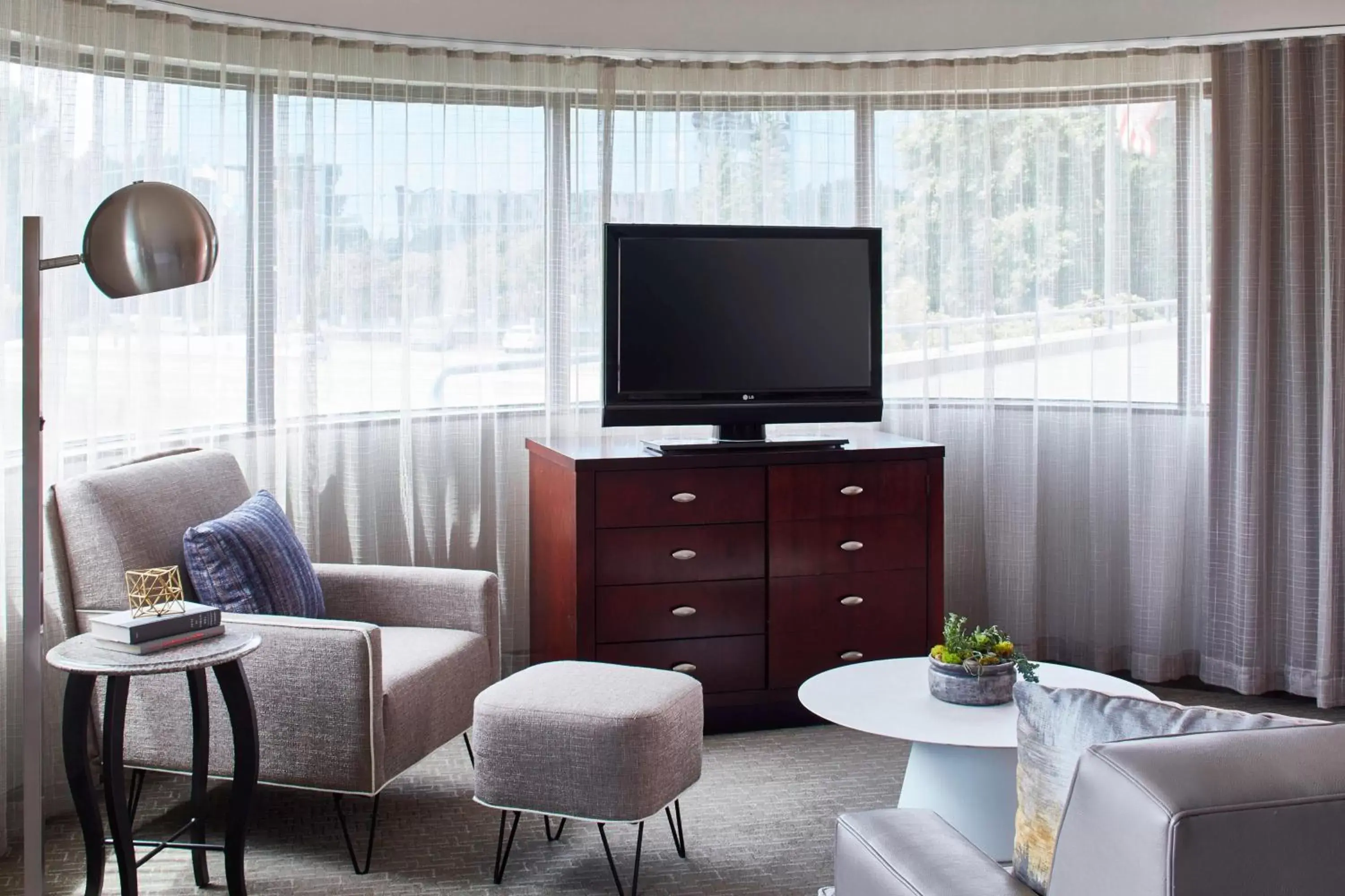 Photo of the whole room, TV/Entertainment Center in Minneapolis Marriott West