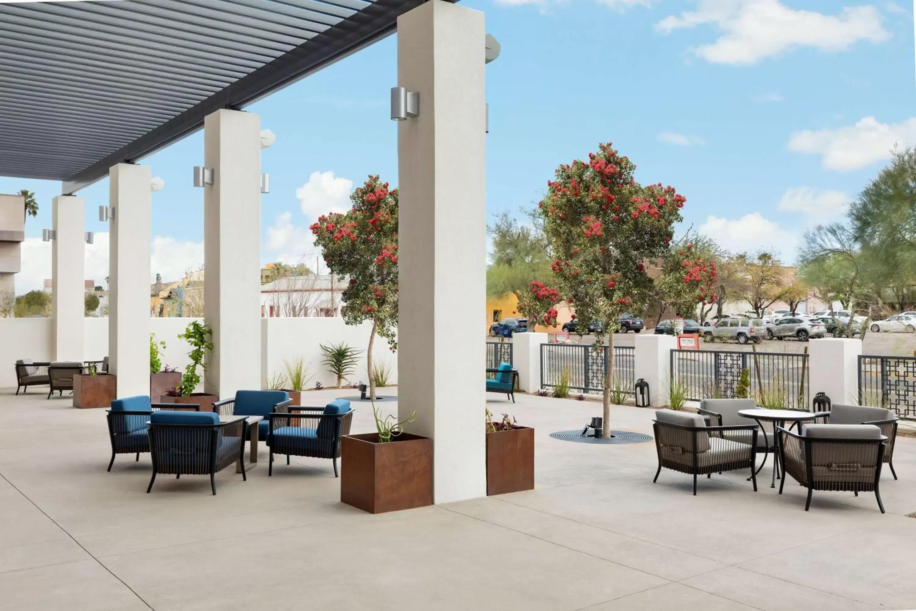Patio, Restaurant/Places to Eat in Doubletree By Hilton Tucson Downtown Convention Center