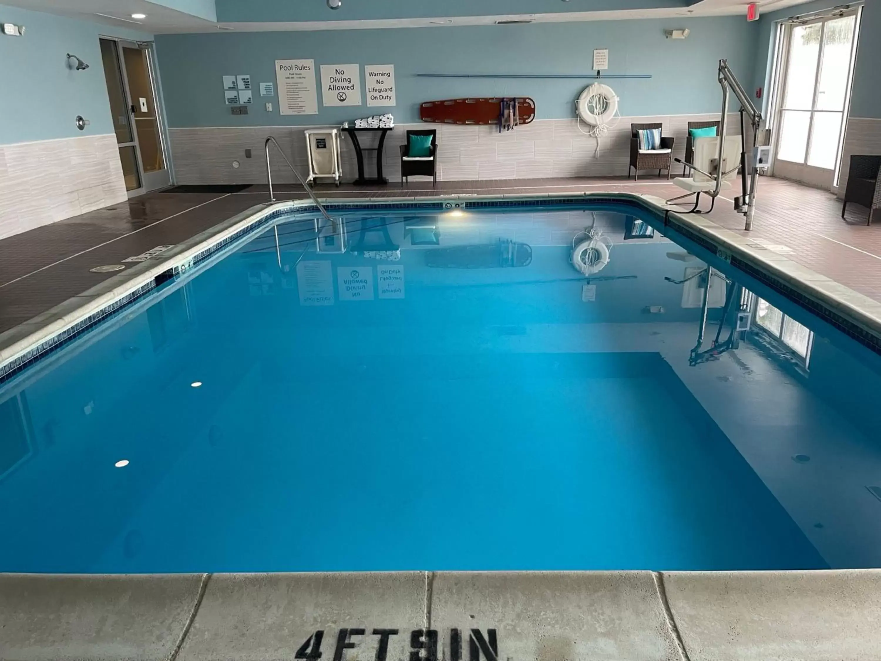 Swimming Pool in Holiday Inn Express Lapeer, an IHG Hotel