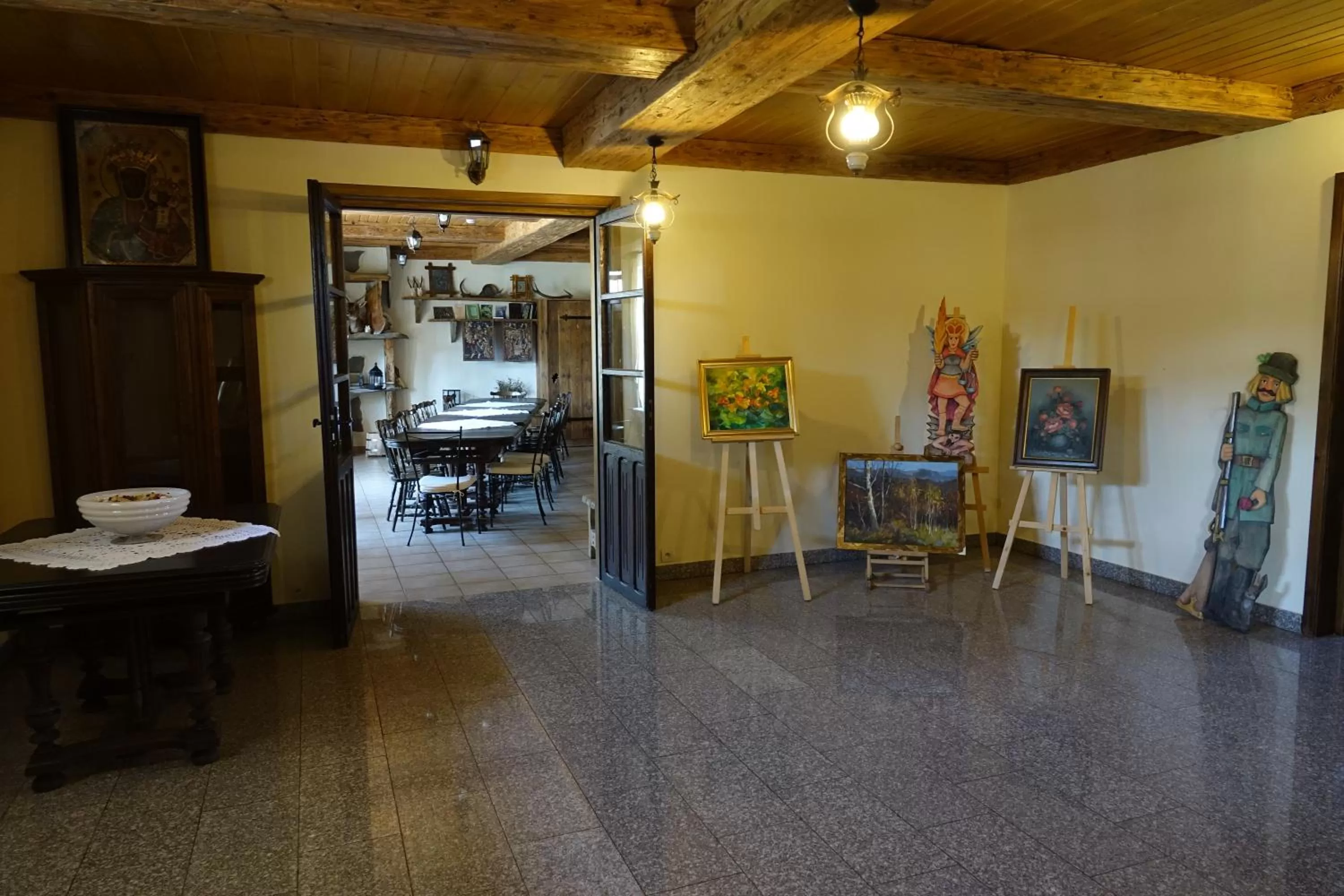 Gościniec Dworski w Ropie - Pokoje gościnne