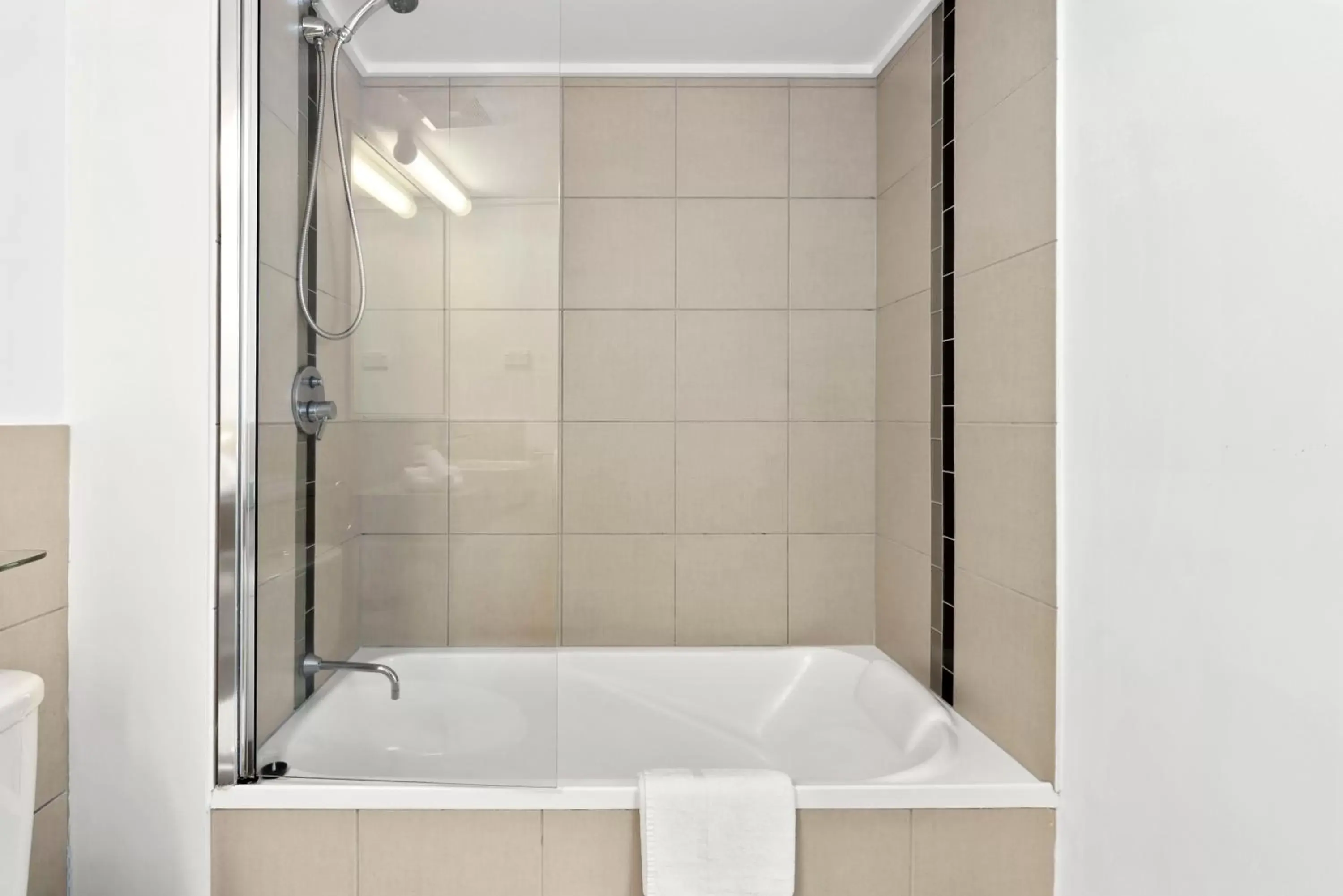 Bath, Bathroom in Cairns Central Plaza Apartment Hotel