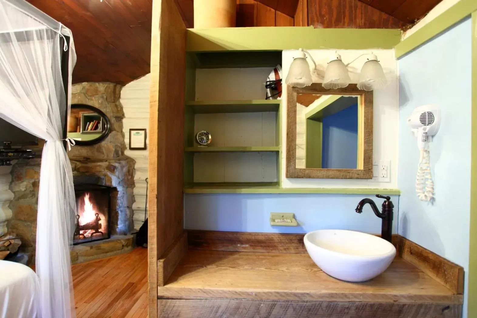 Decorative detail, Bathroom in The Pines Cottages