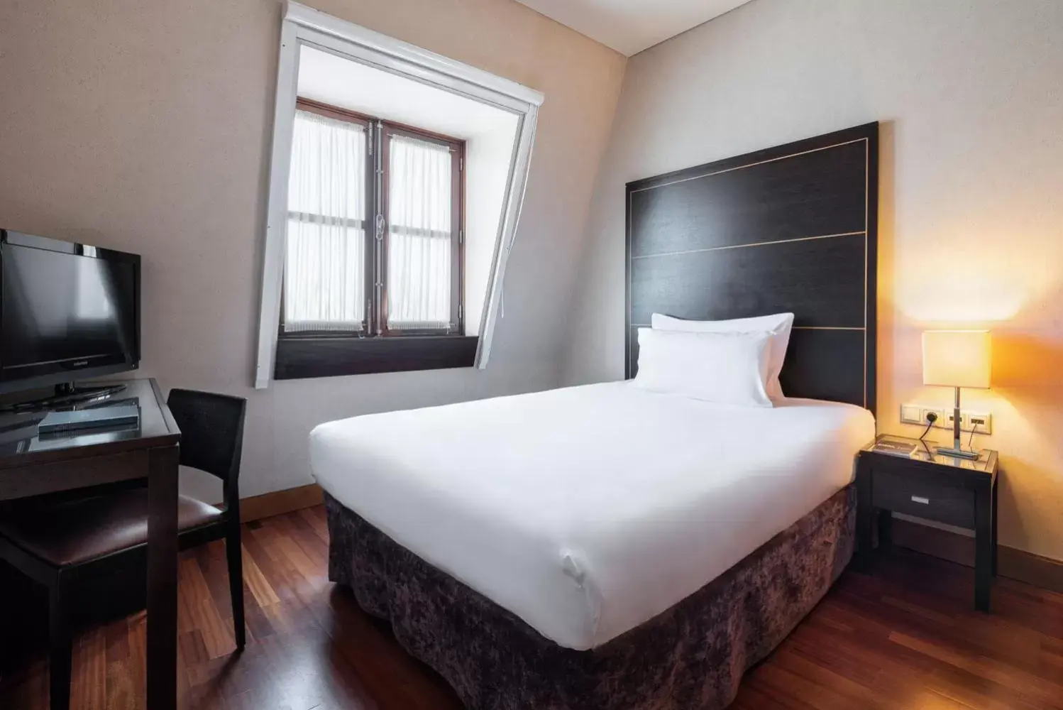 Bedroom, Bed in Eurostars das Artes Bedroom, Bed in Eurostars das Artes