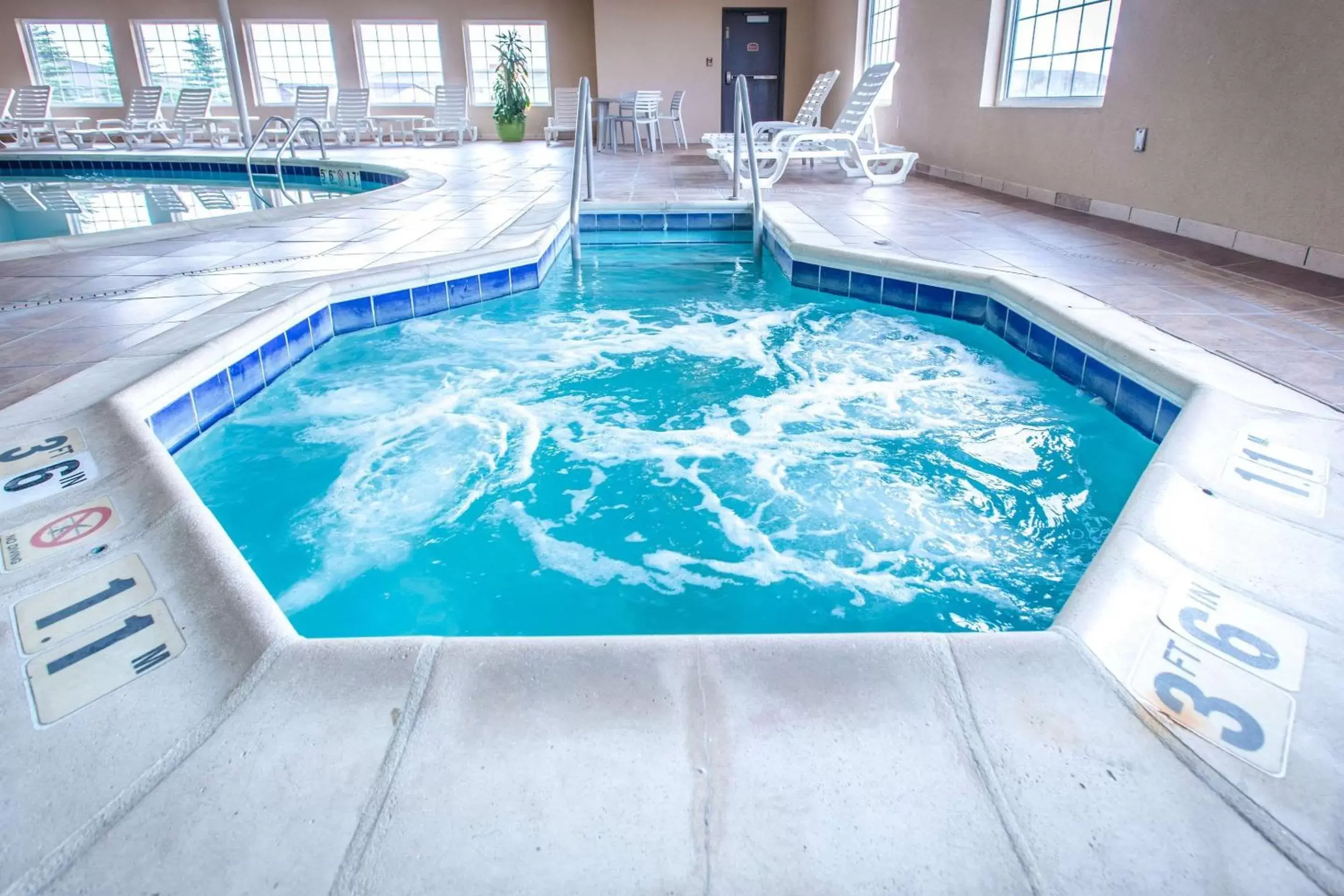 On site, Swimming Pool in Quality Inn & Suites - University