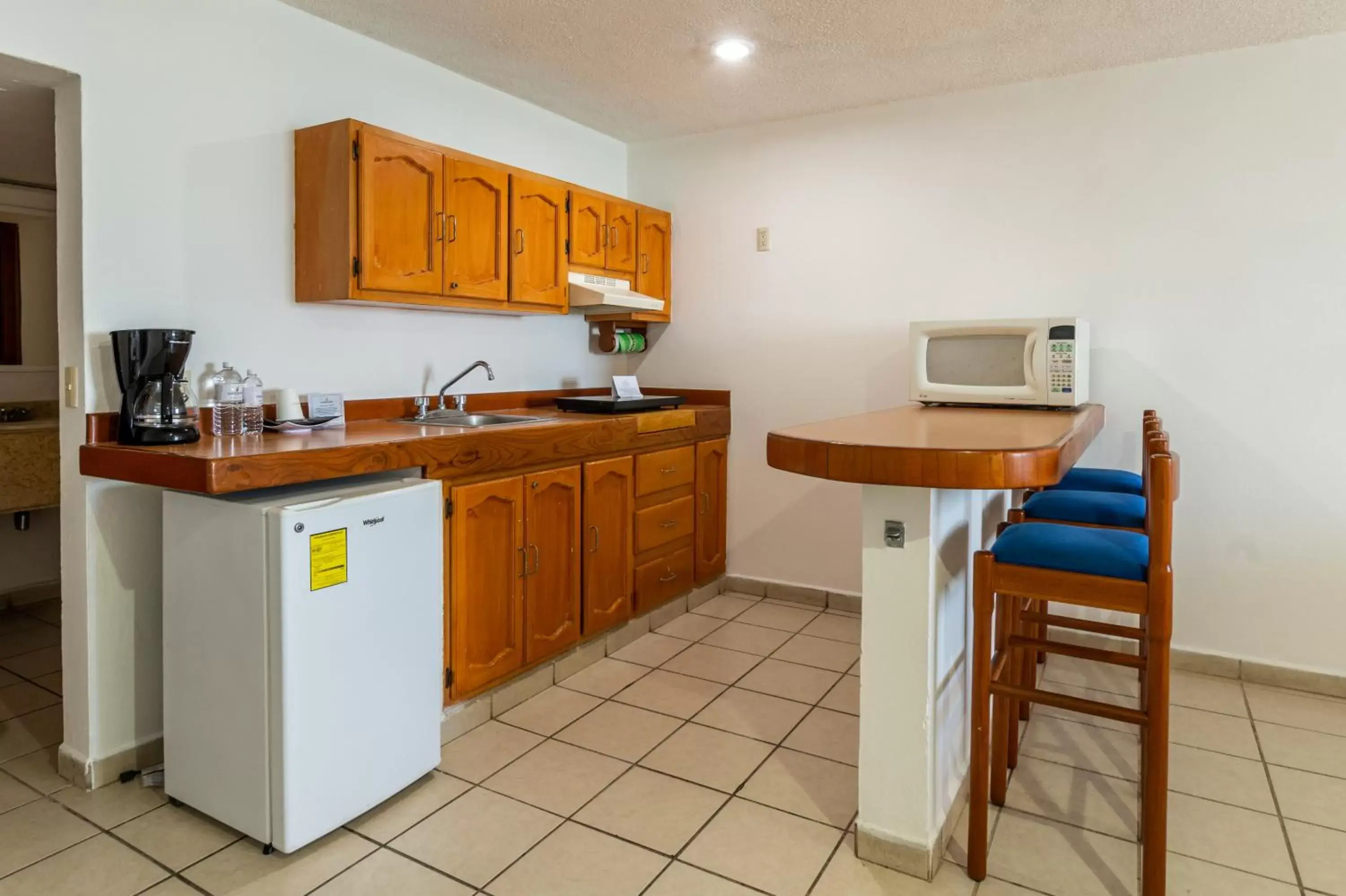 Kitchen or kitchenette, Kitchen/Kitchenette in Costa de Oro Beach Hotel