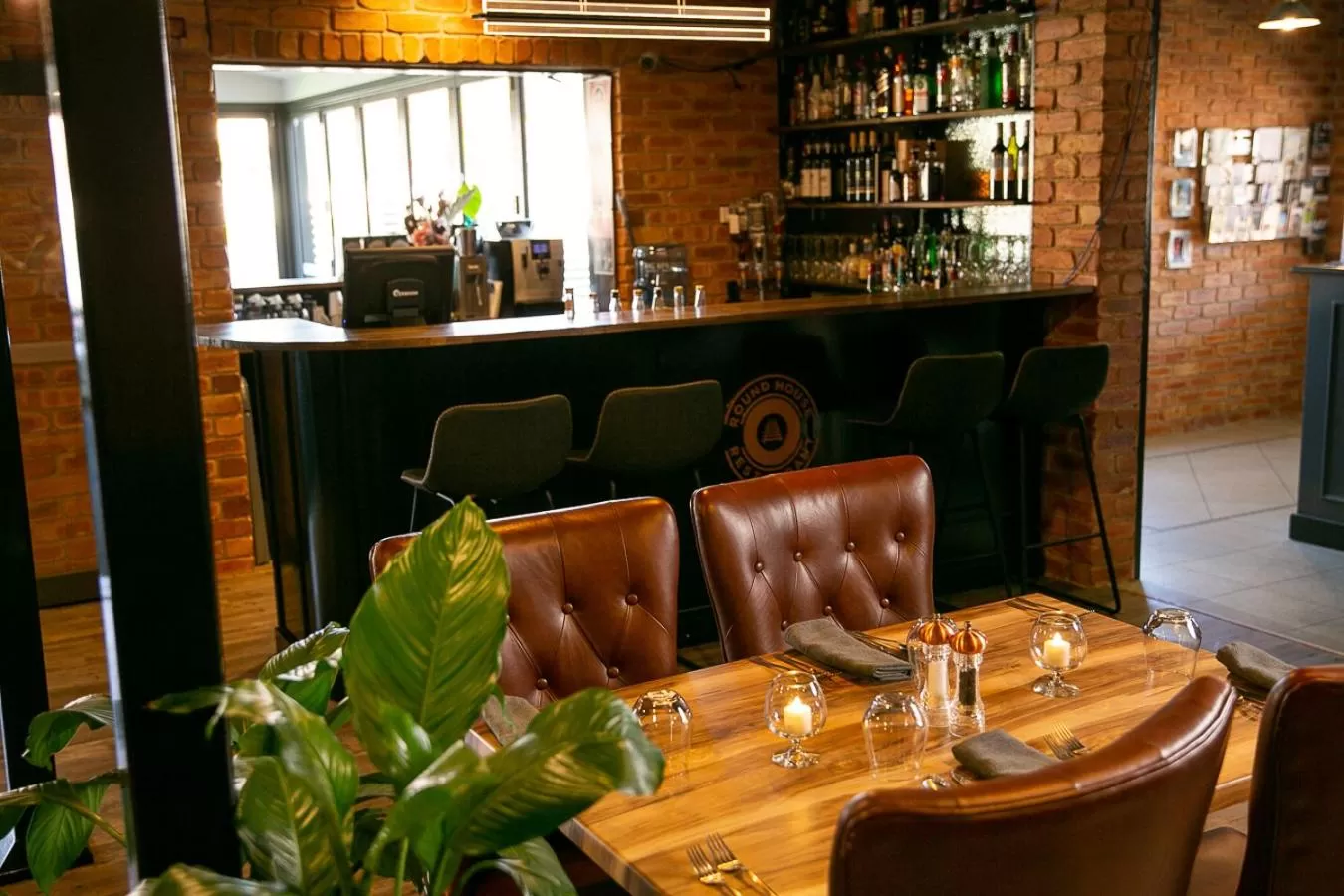 Restaurant/places to eat in The Crossing Motel