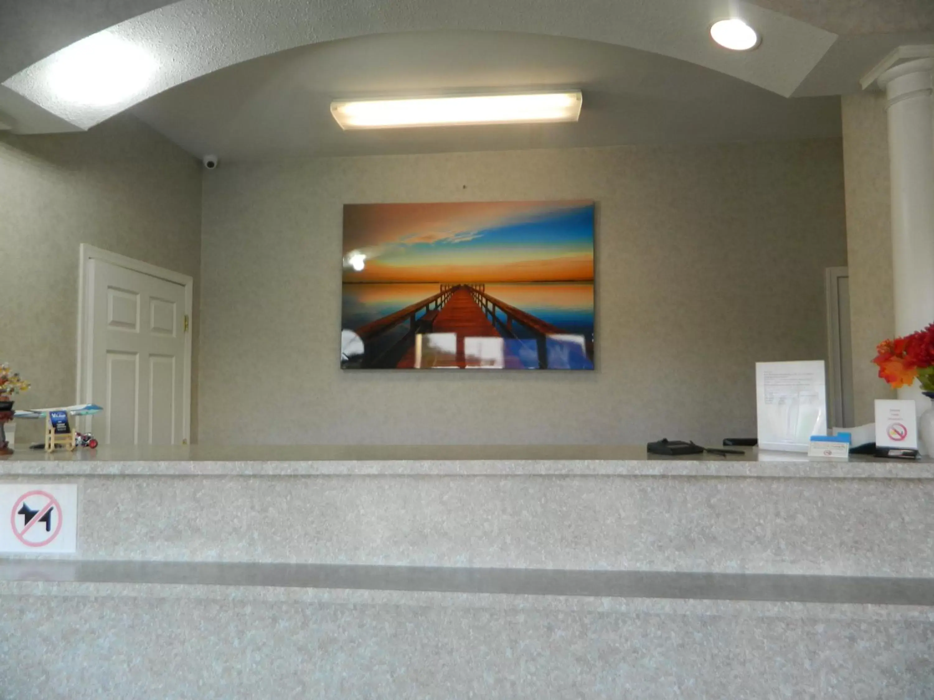 Lobby/Reception in Village Inn & Suites - Smithville