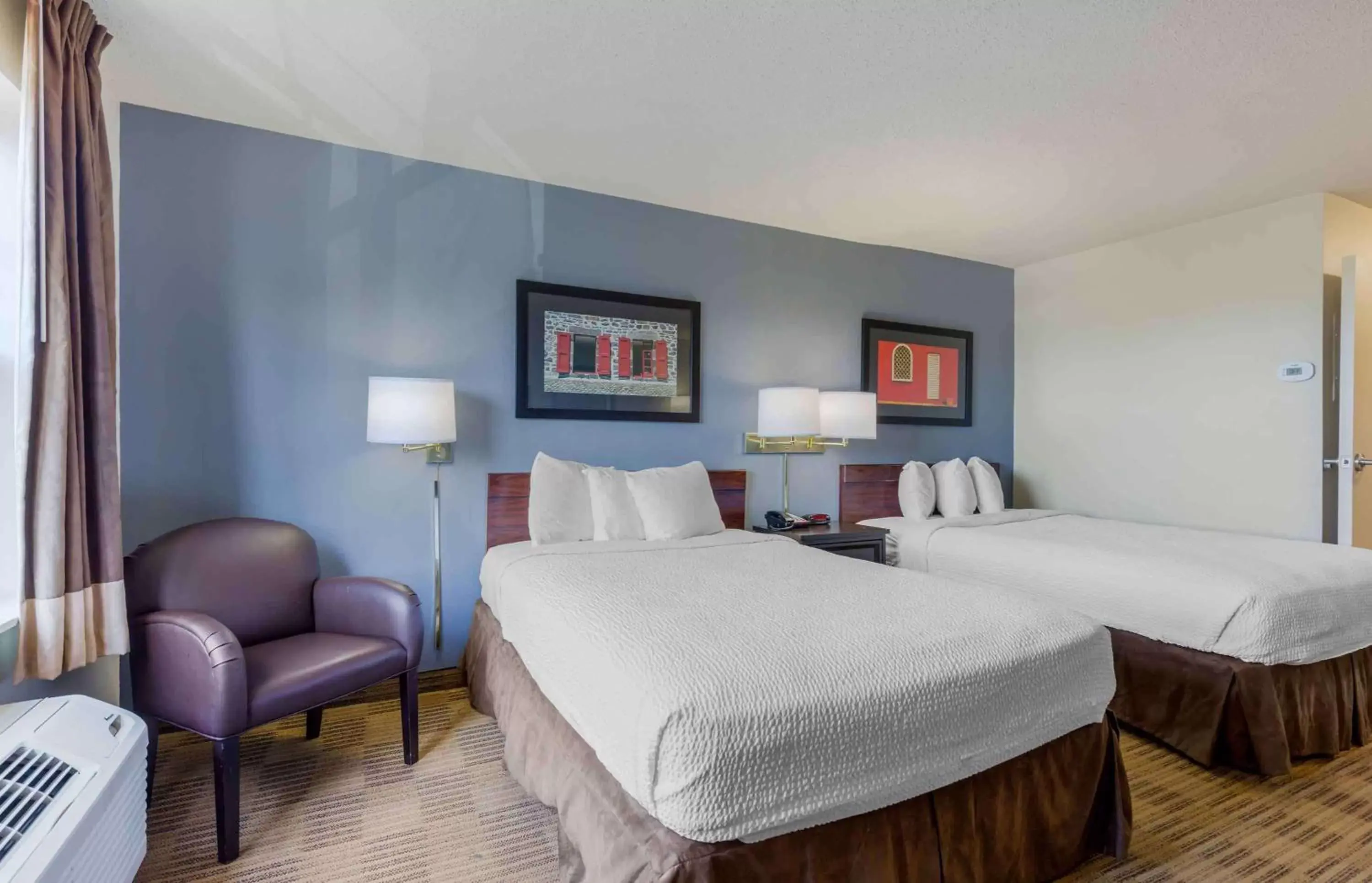 Bedroom, Bed in Extended Stay America Suites - Washington, DC - Germantown - Milestone