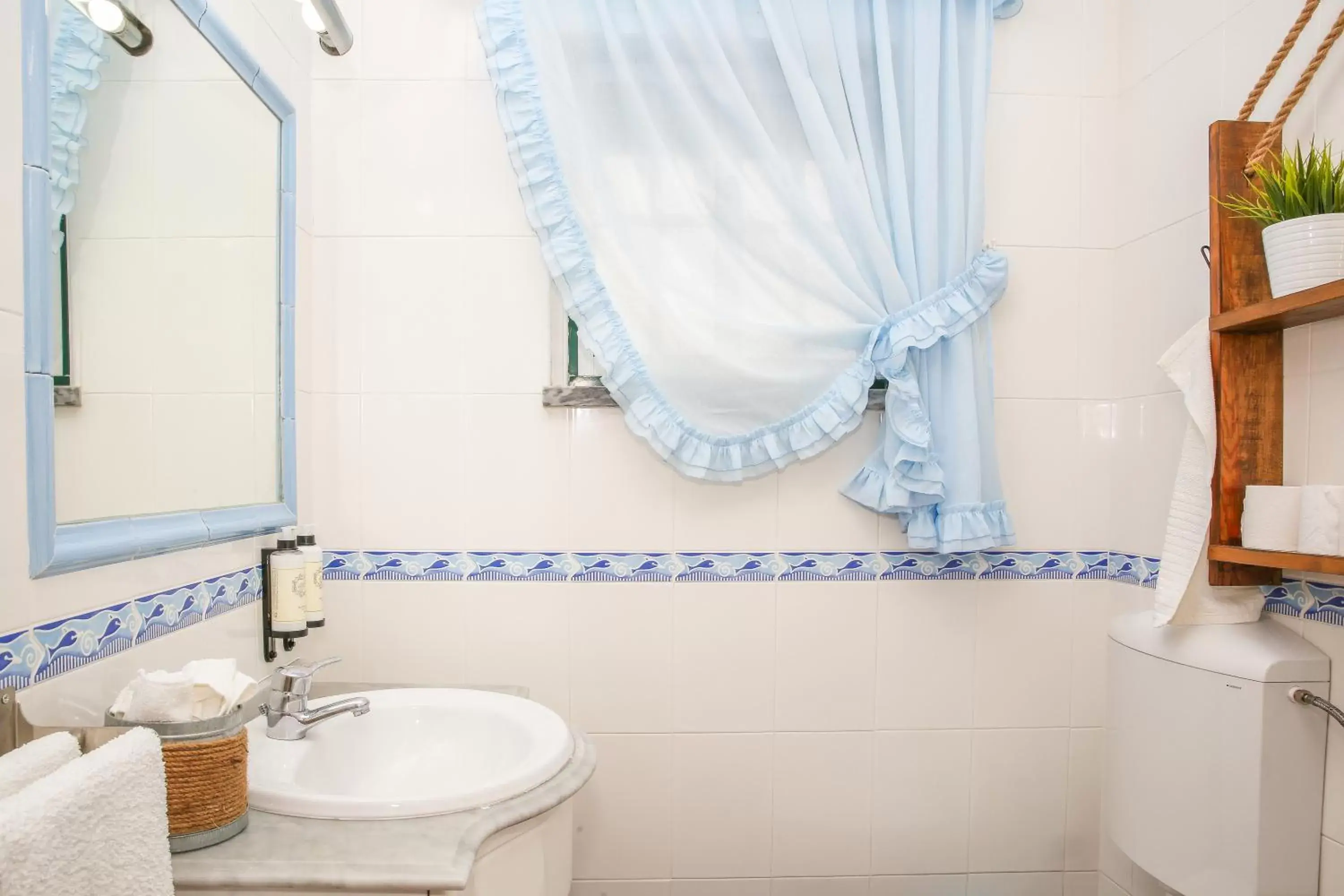 Shower, Bathroom in Pata da Gaivota Boutique House