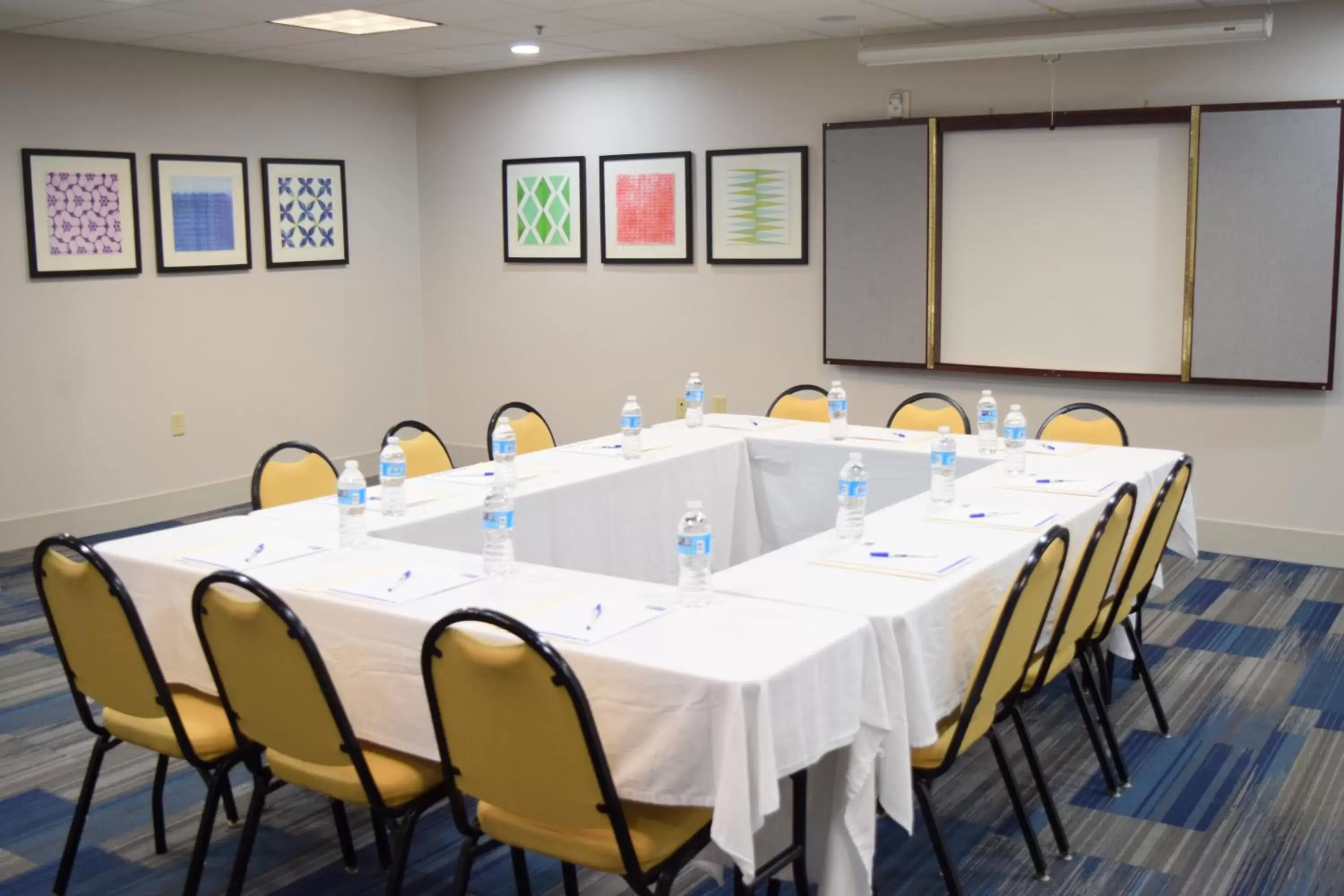Meeting/conference room in Holiday Inn Express & Suites Pensacola West I-10, an IHG Hotel