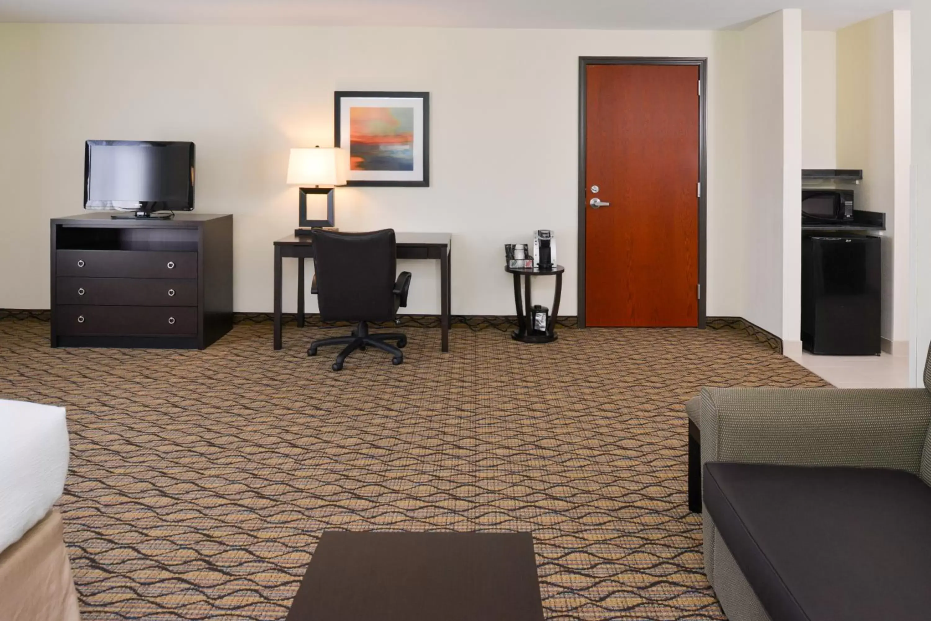 Photo of the whole room, Bed in Holiday Inn Poplar Bluff, an IHG Hotel