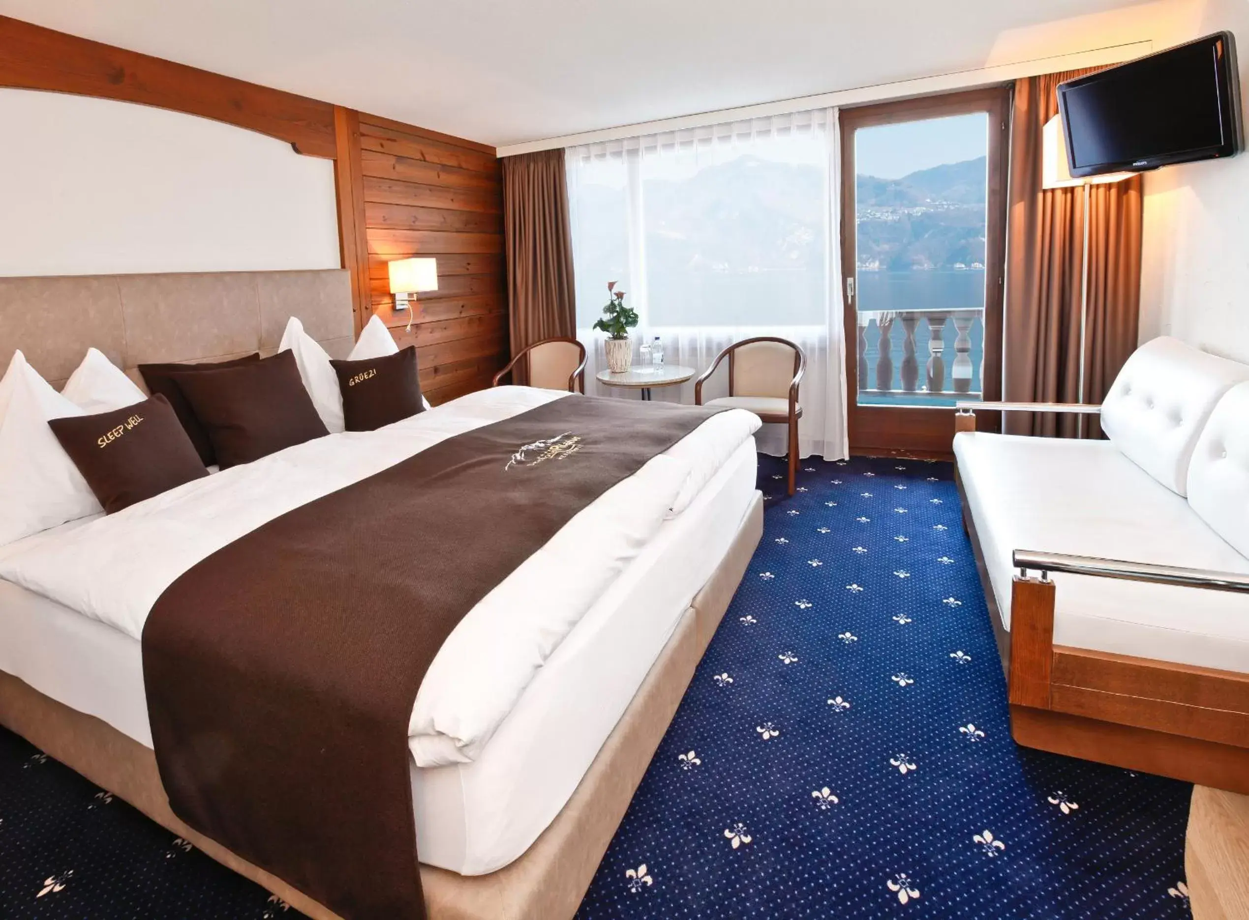 Photo of the whole room, Bed in Seehotel Pilatus