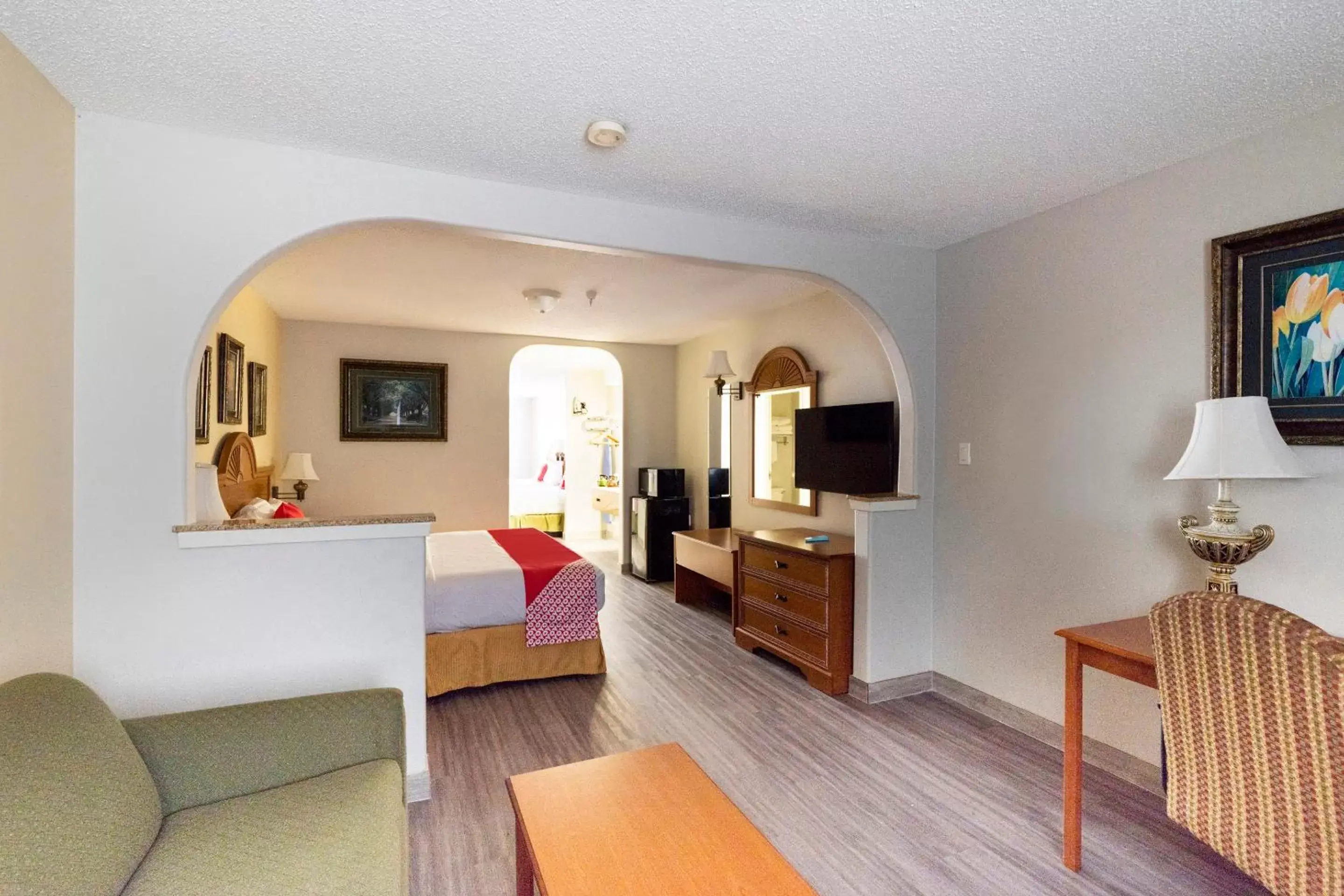 Three-Bedroom Suite in Red Roof Inn Stafford, TX Three-Bedroom Suite in Red Roof Inn Stafford, TX