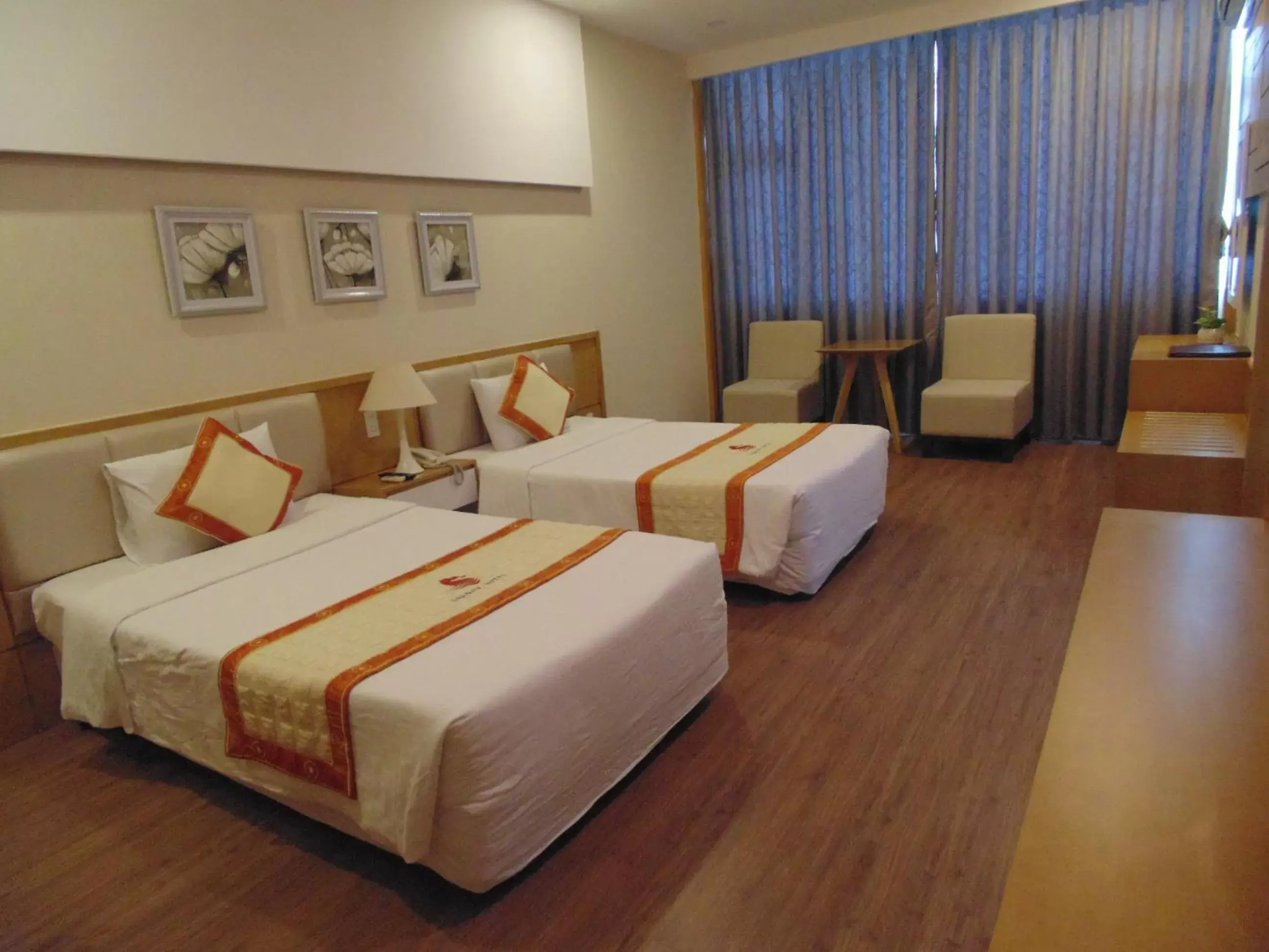 Photo of the whole room, Bed in Sammy Hotel