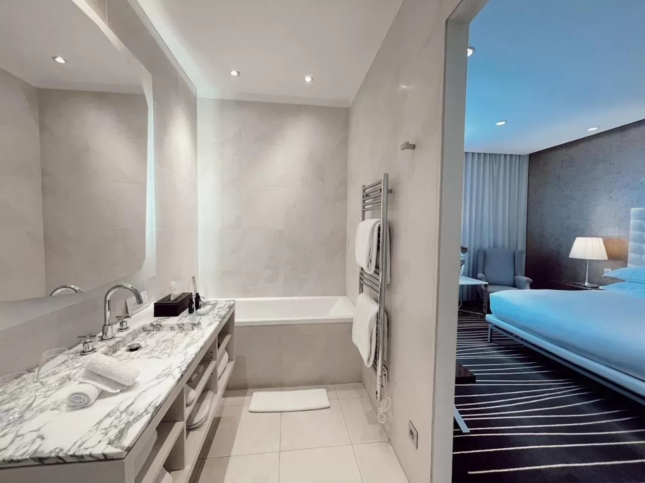 Bathroom, Bed in Maison Pic