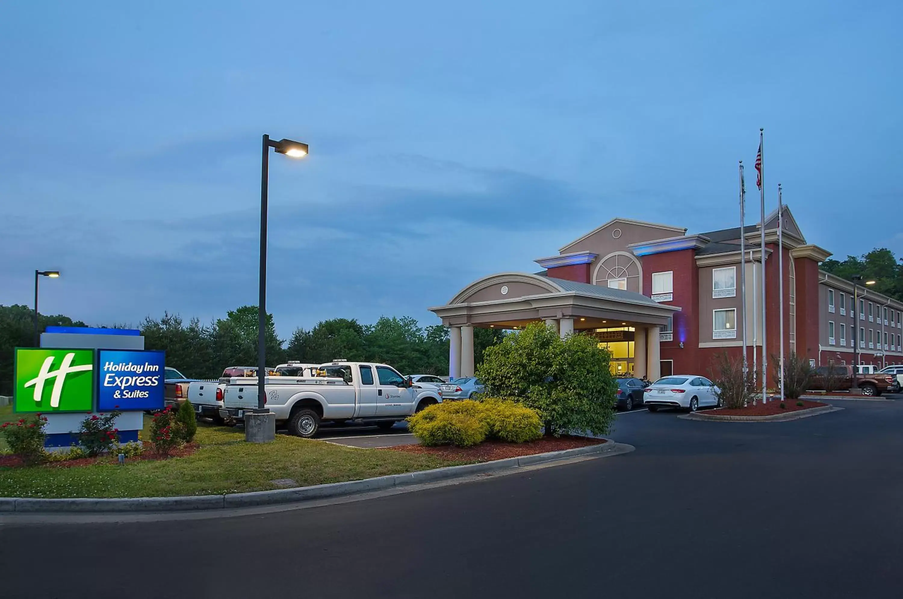 Property Building in Holiday Inn Express & Suites Murphy, an IHG Hotel