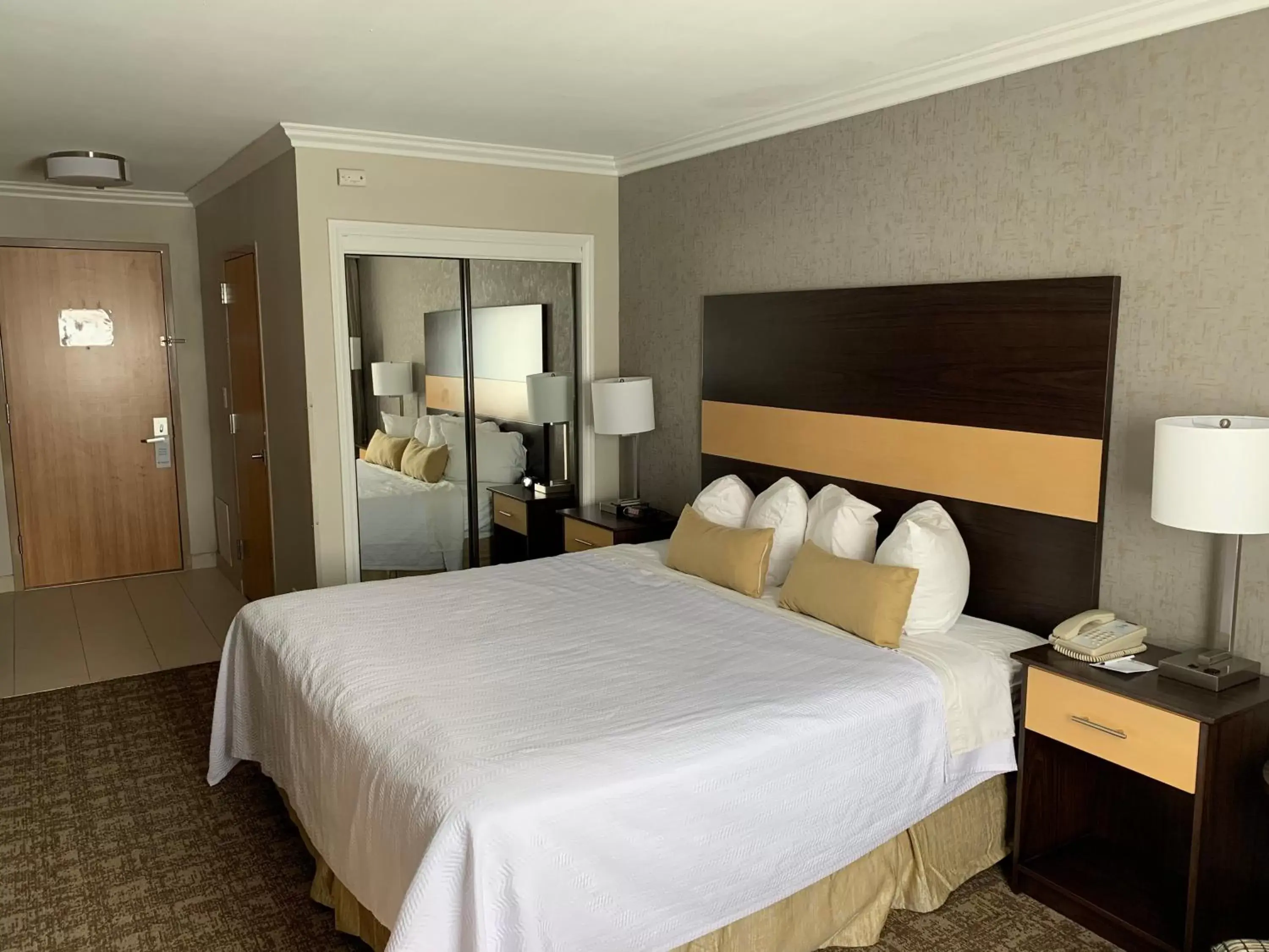Photo of the whole room, Bed in Best Western Los Angeles Worldport Hotel