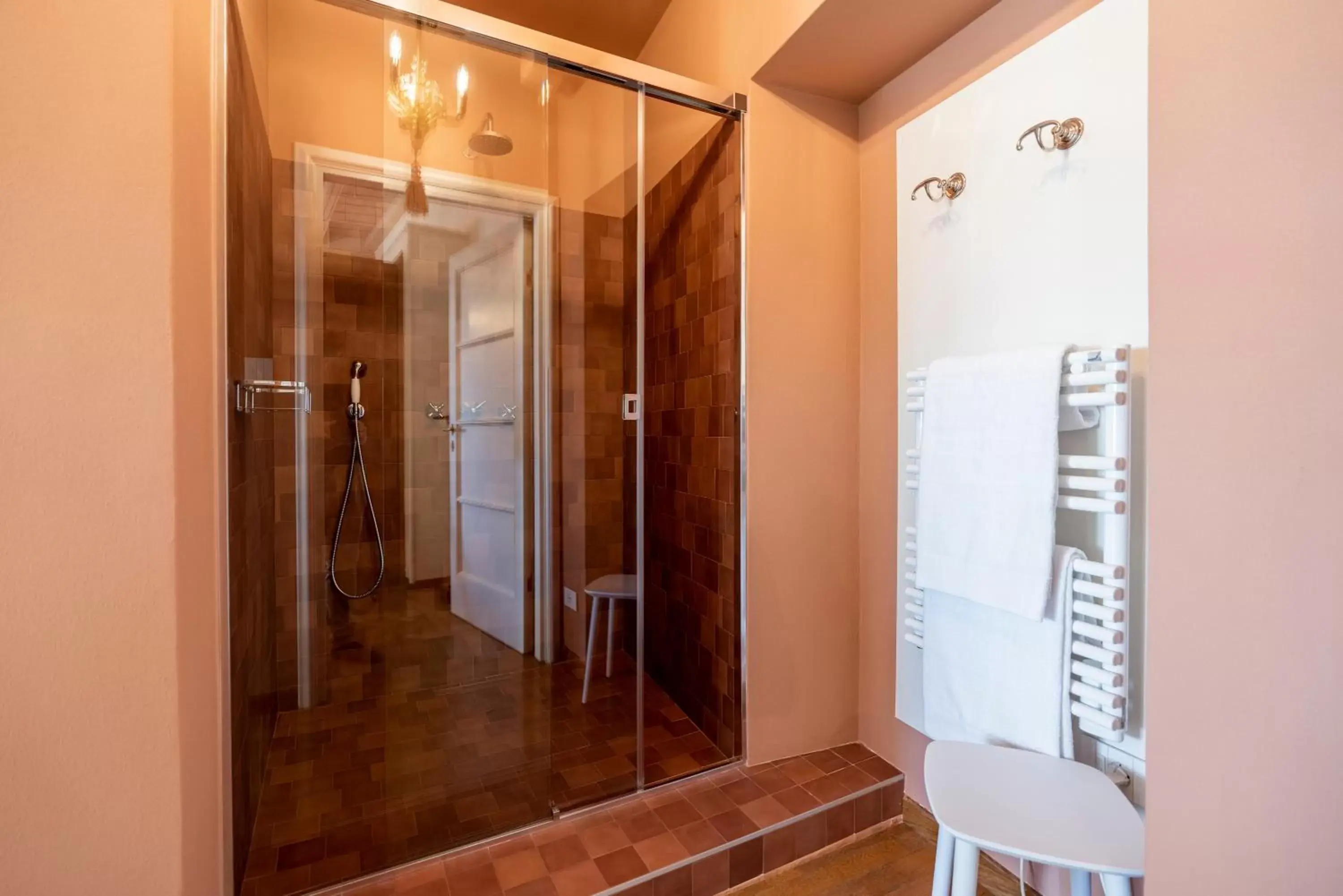 Shower, Bathroom in FORESTERIA di PALAZZO RADICI