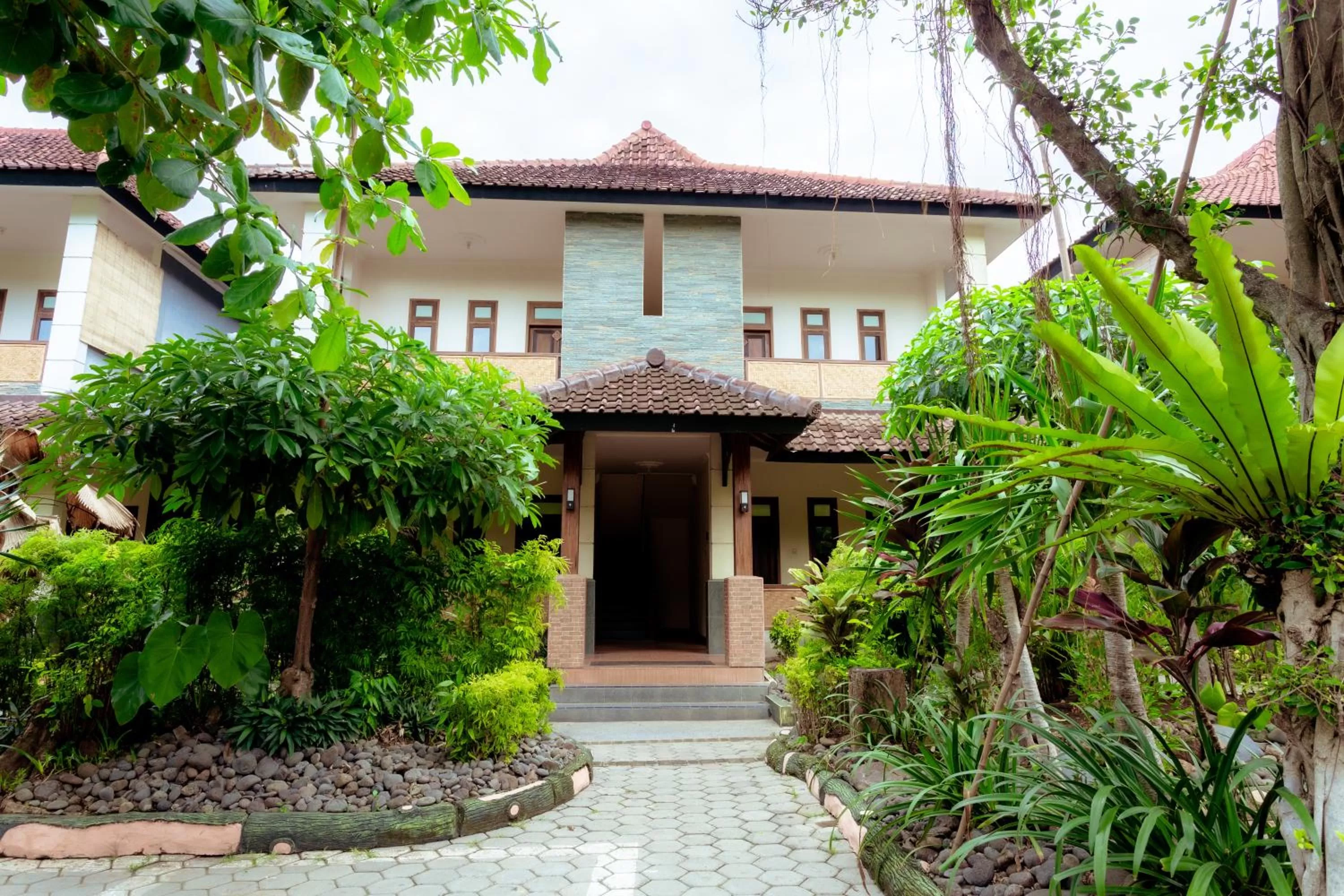 Property building in Hotel Mahkota Plengkung by ecommerceloka