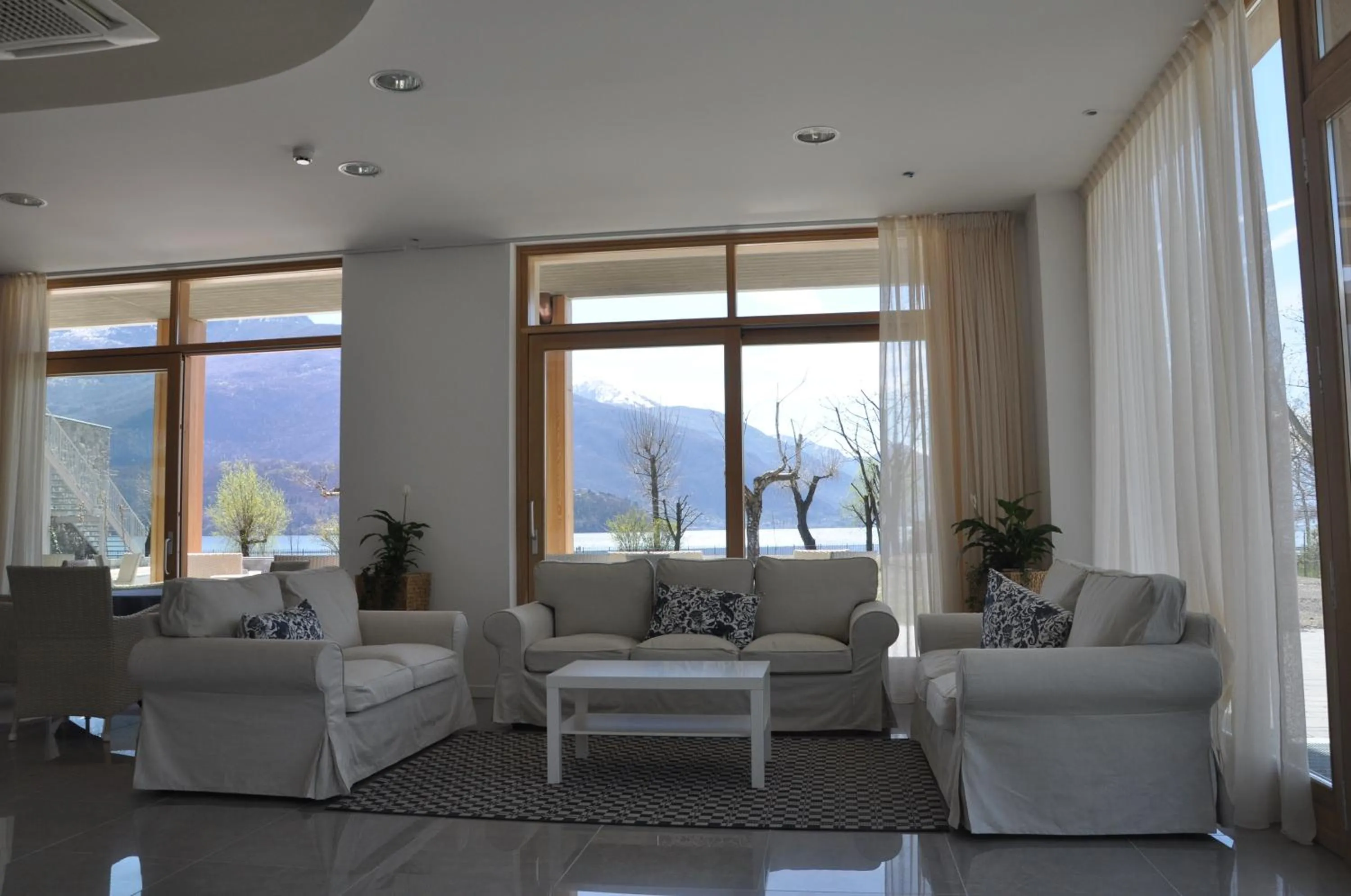 Communal lounge/ TV room in Tullio Hotel