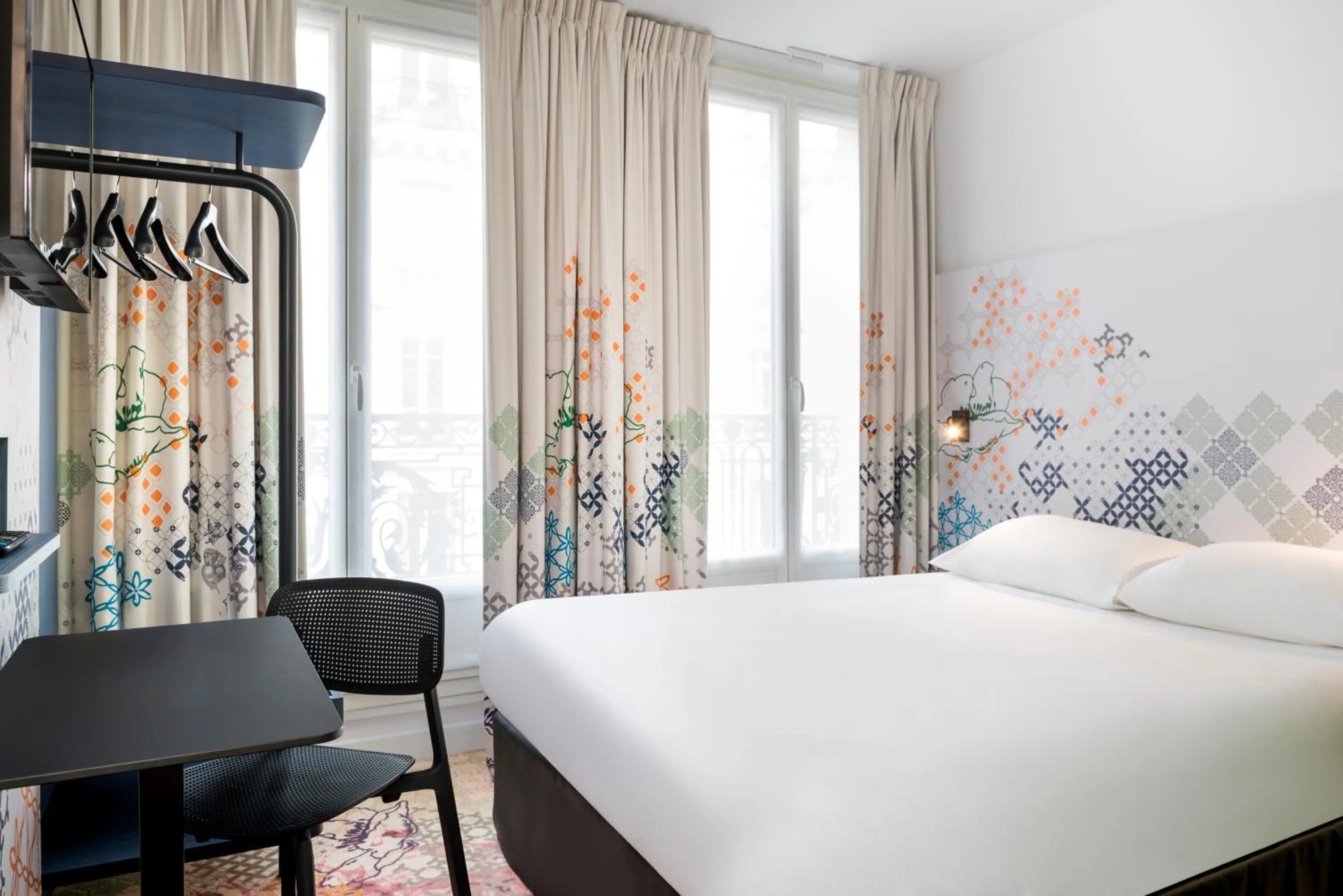 Bed in Ibis Styles Paris Gare Saint Lazare
