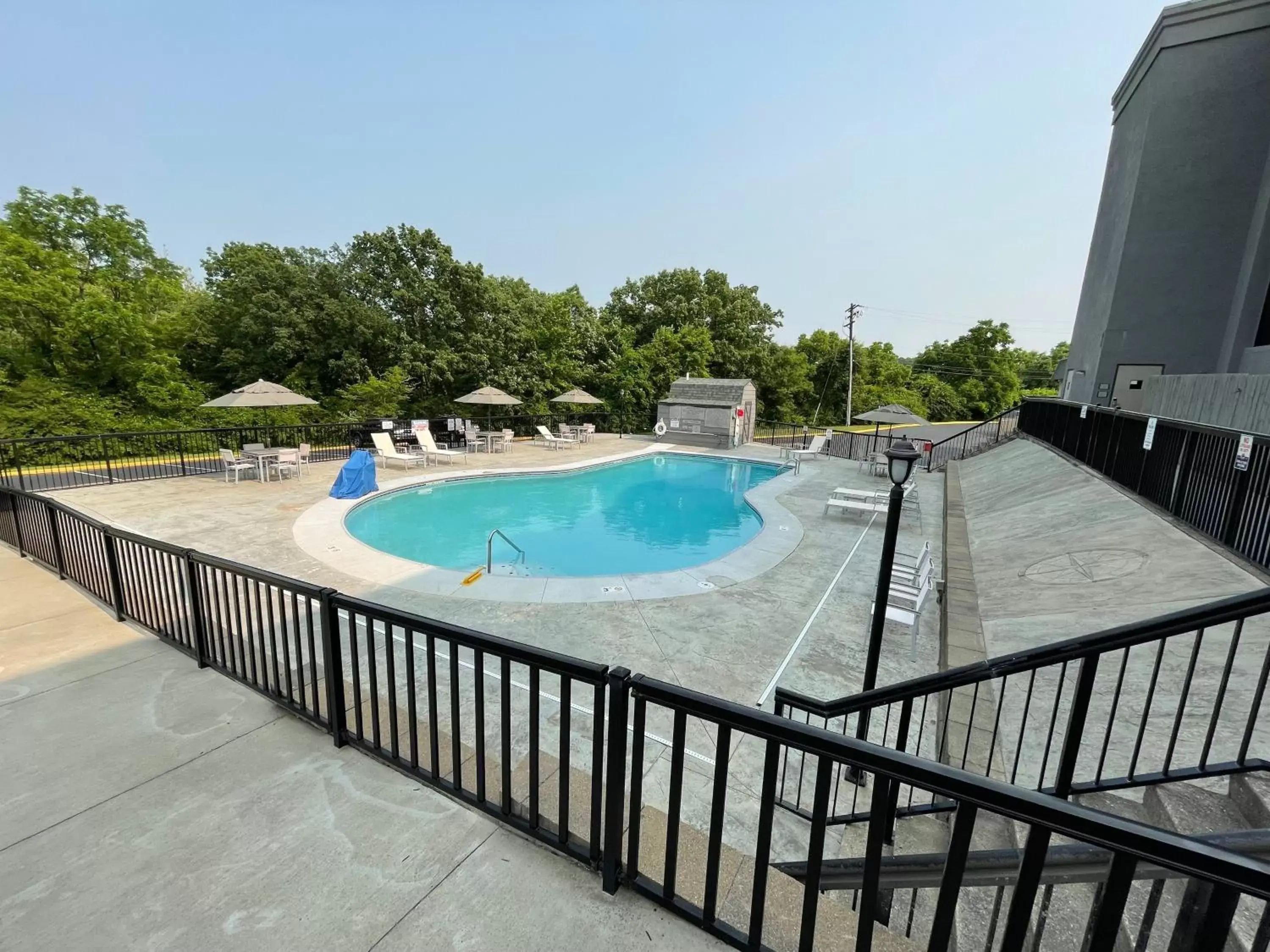 Swimming Pool in Country Inn & Suites by Radisson, Erlanger, KY