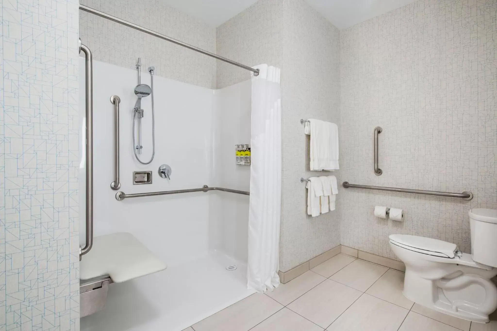 Photo of the whole room, Bathroom in Holiday Inn Express & Suites Kelowna - East, an IHG Hotel