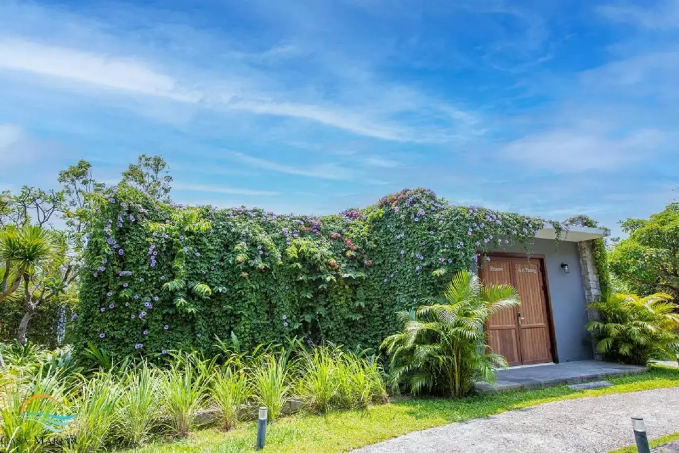 Property building in Casa Marina Resort