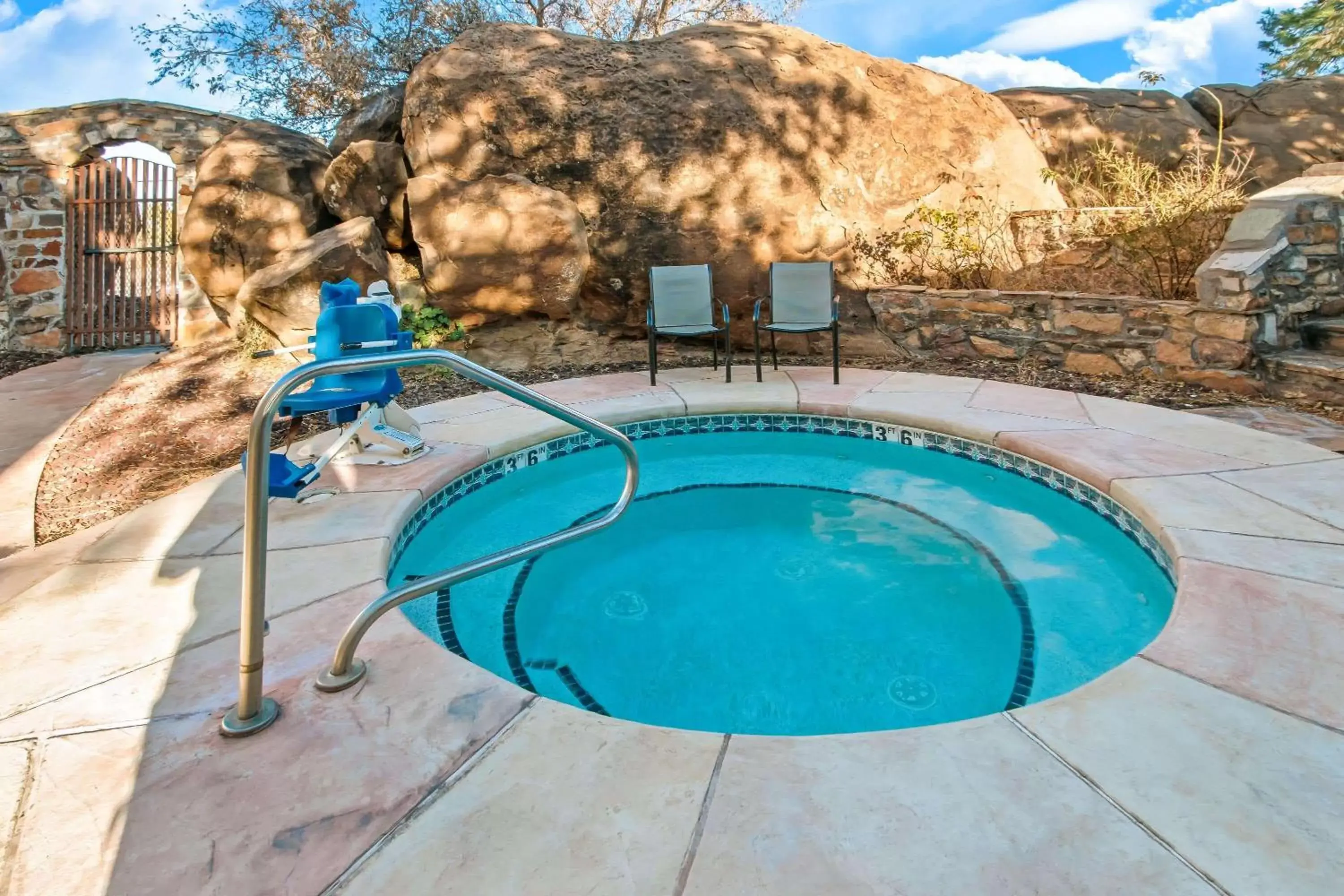 Hot Tub, Swimming Pool in La Quinta by Wyndham Santa Rosa